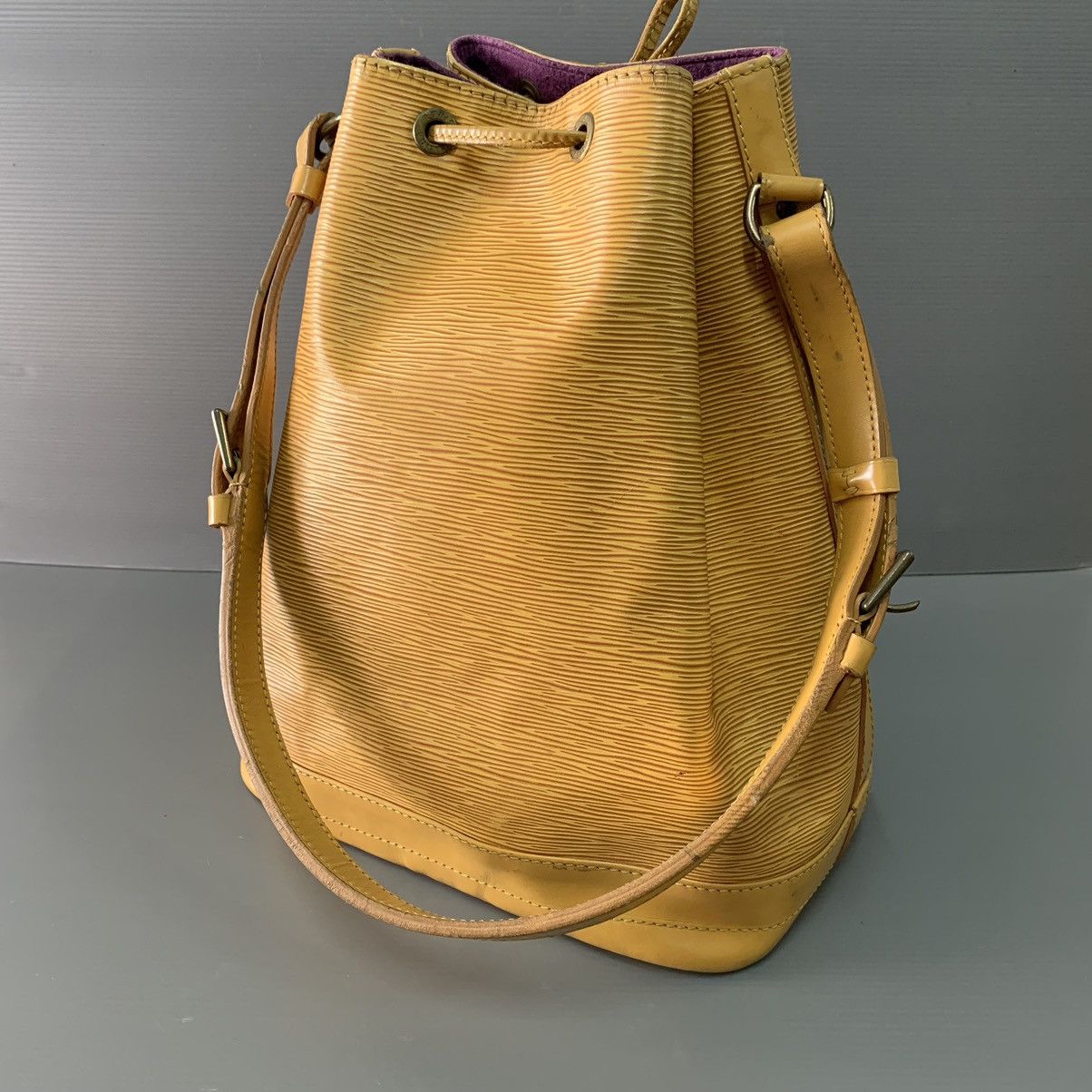 Louis Vuitton Louis Vuitton Epi Leather Bucket Gm Size ONE SIZE - 2 Thumbnail