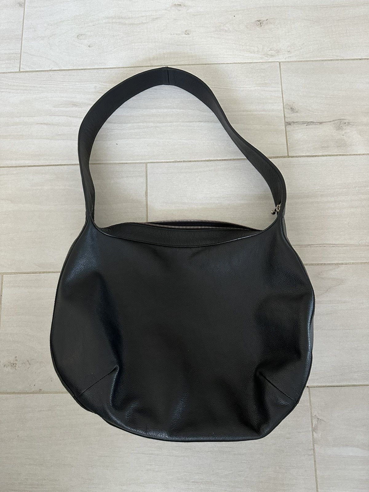 Cos COS curved leather shoulder bag | Grailed