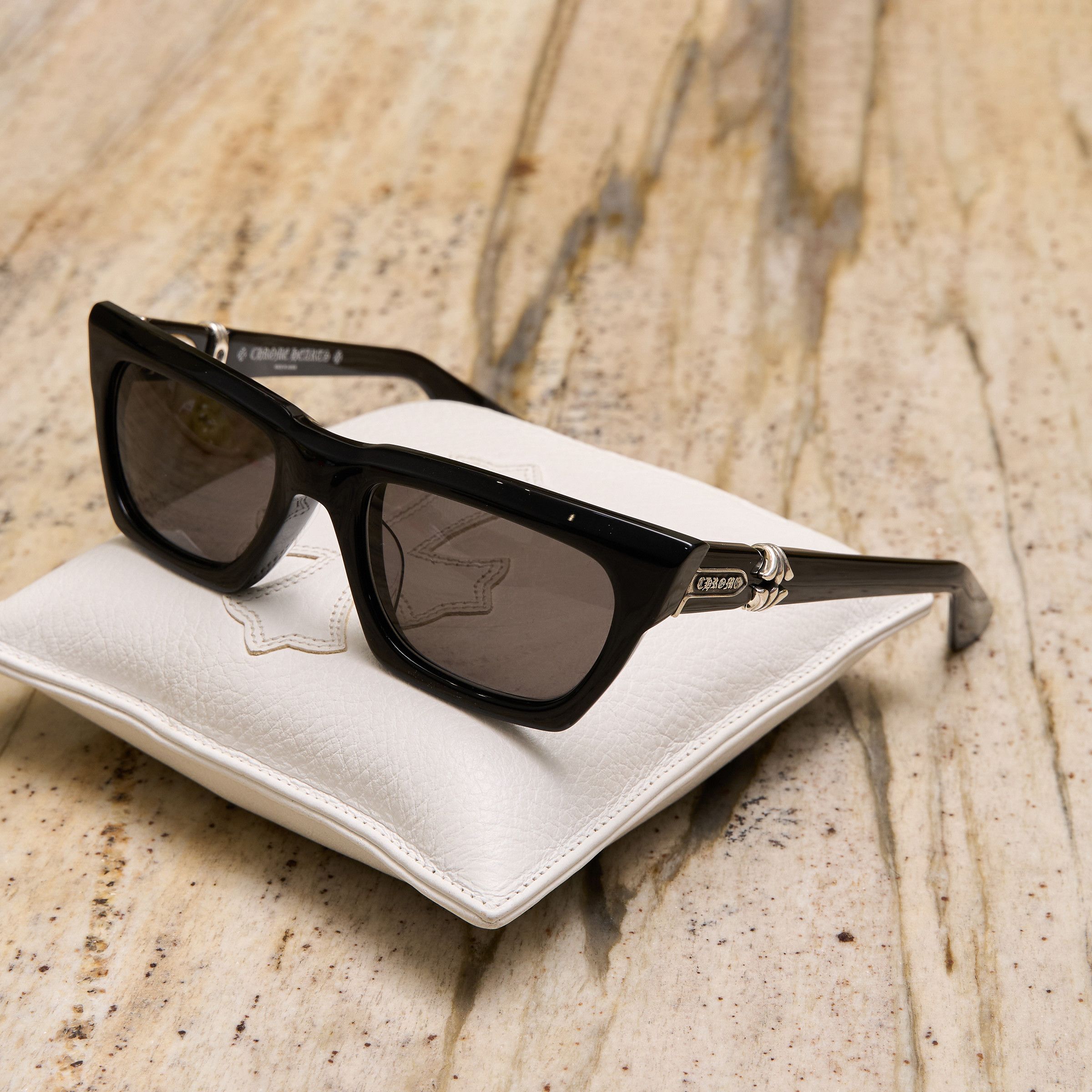 CHROME HEARTS CLITERALLY BLACK