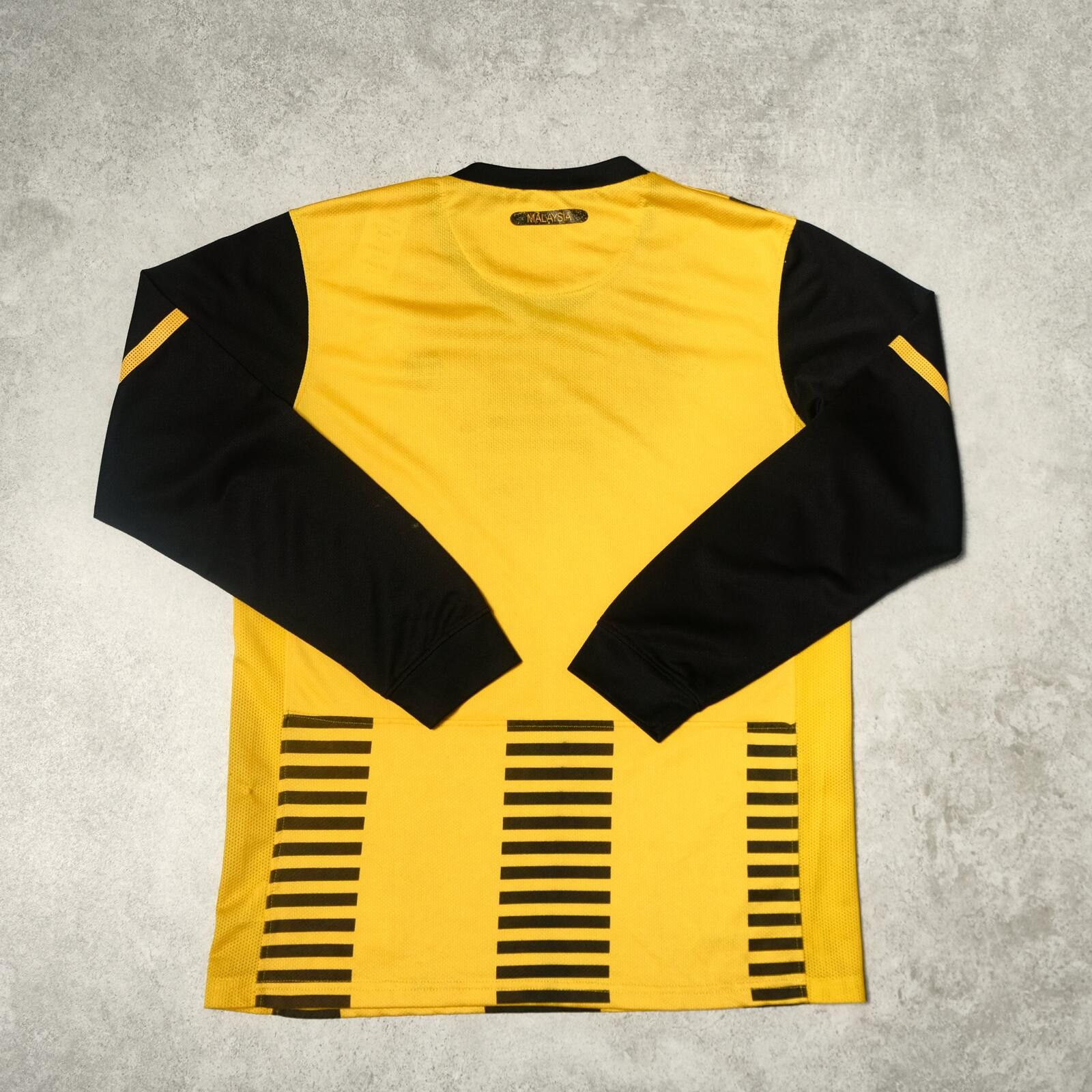 Nike 2010/11 Malaysia Home Shirt Nike (M) Size US M / EU 48-50 / 2 - 2 Thumbnail