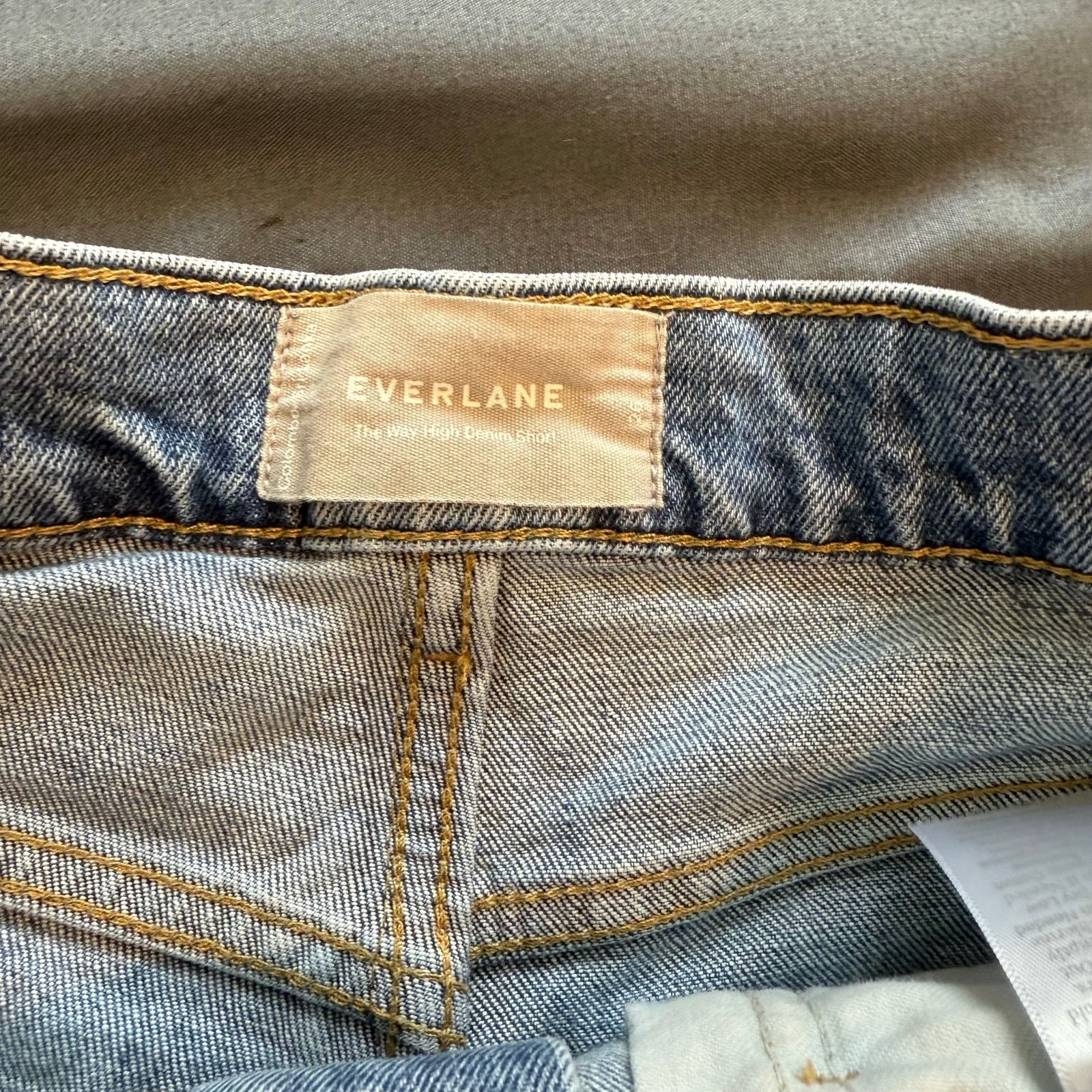Everlane Everlane The Way High Denim Short, Sz 26, High Rise. Lt Wash Size 26" / US 2 / IT 38 - 4 Thumbnail