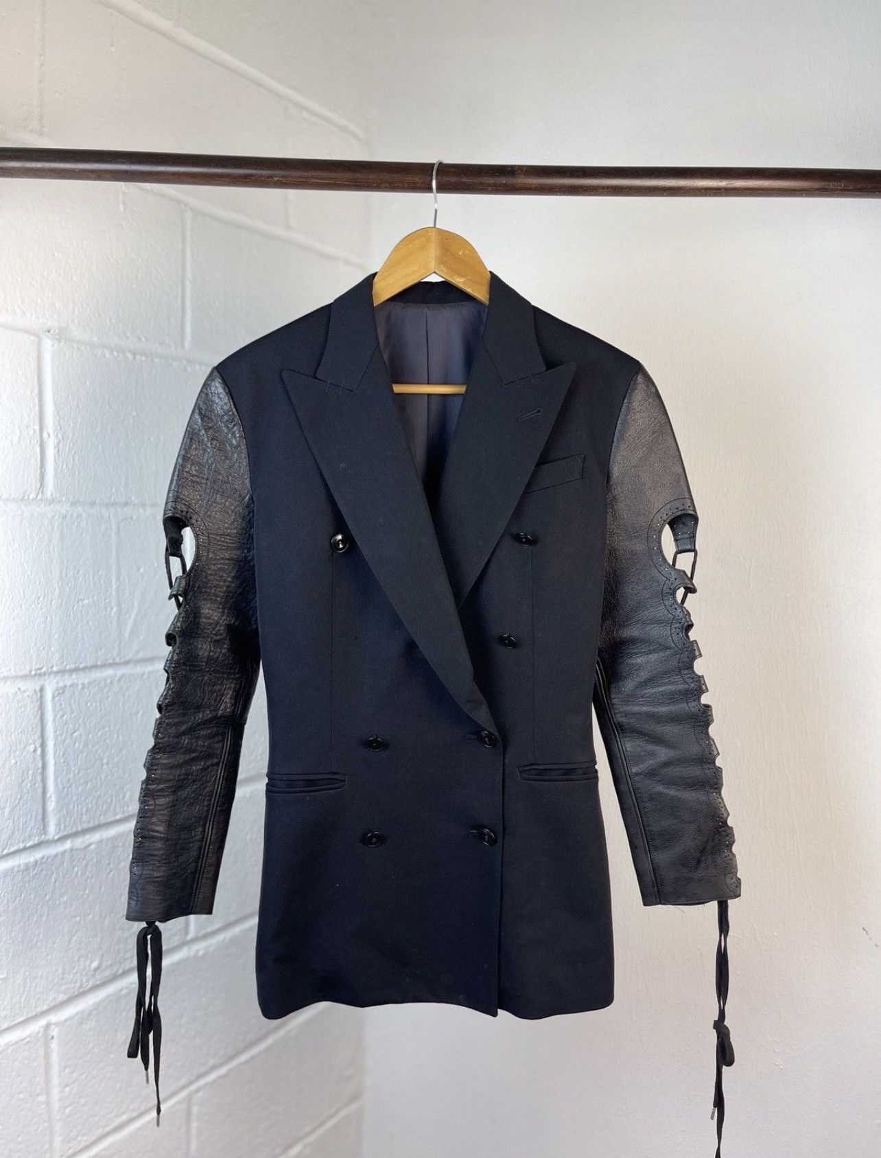 Jean Paul Gaultier 1992 Jean Paul Gaultier "EleganceCompitition" leather sleeve Size M / US 6-8 / IT 42-44 - 2 Thumbnail