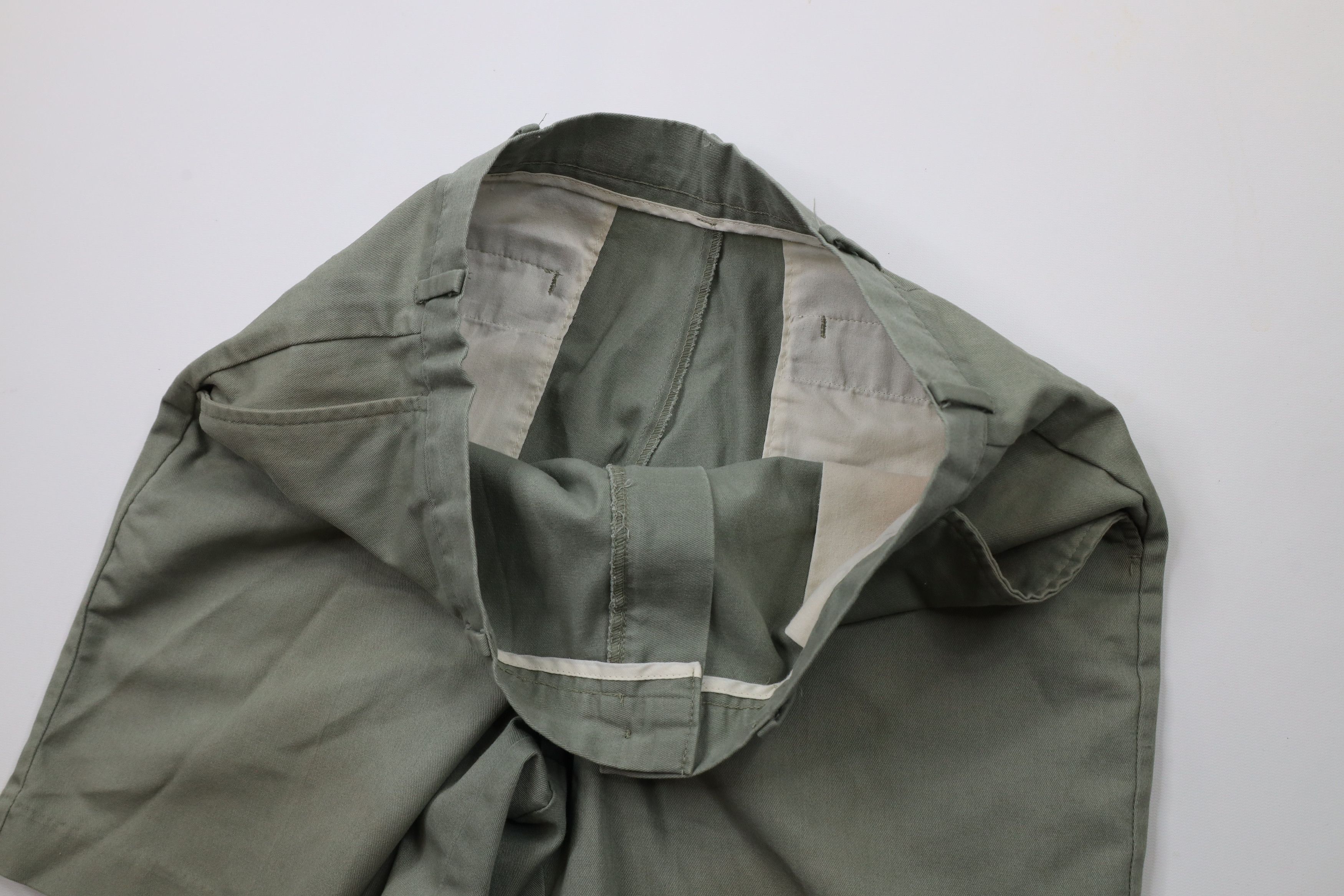 Vintage Vintage 90s Streetwear Blank Above Knee Chino Shorts Green Size US 34 / EU 50 - 8 Thumbnail