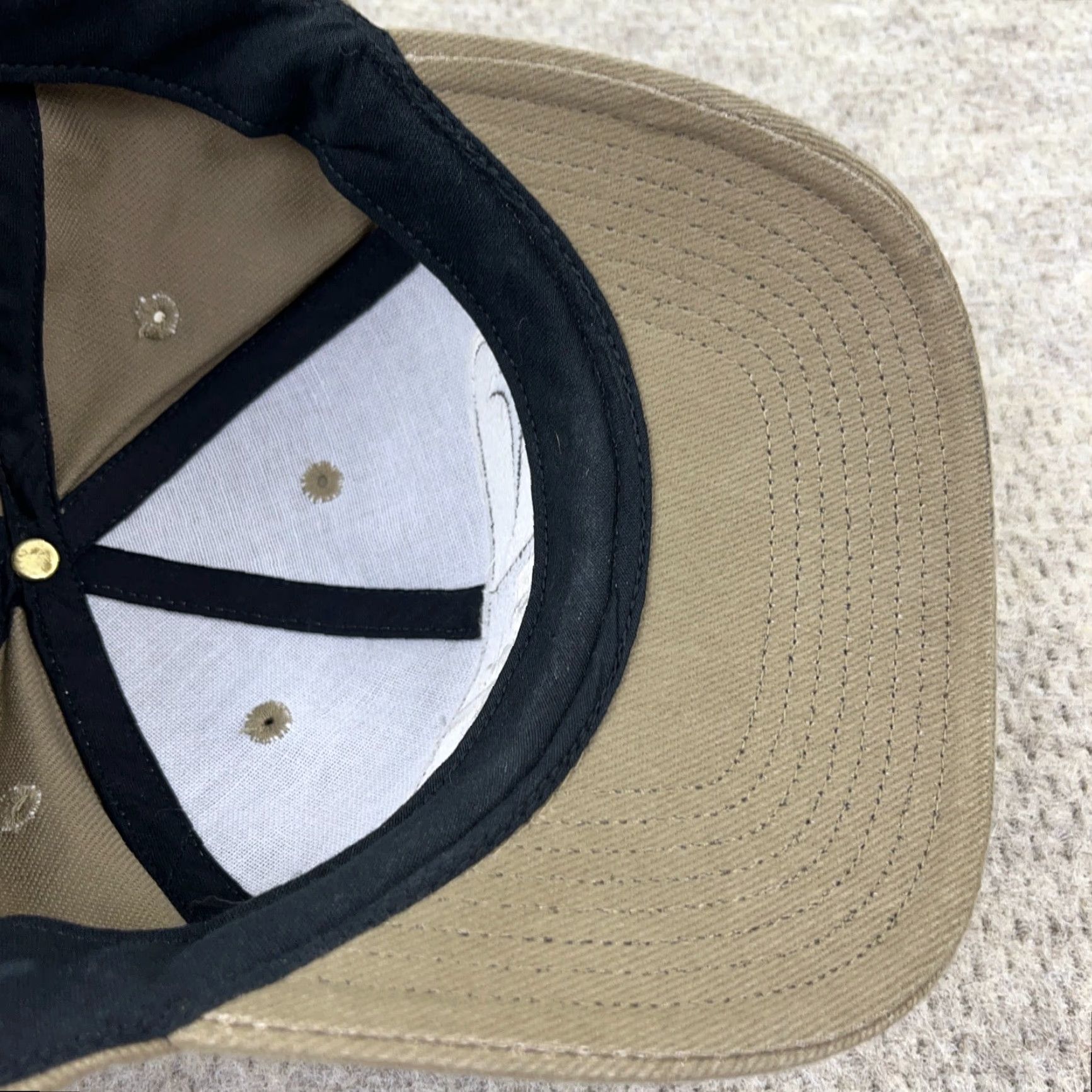 Nike VINTAGE Nike Hat Cap Snapback Brown Tan Swoosh Spell Out 90s Taiwan Rare Khaki Mens One Size Brown Nike Hat Snapback 90s Taiwan Rare Khaki Size ONE SIZE - 7 Thumbnail