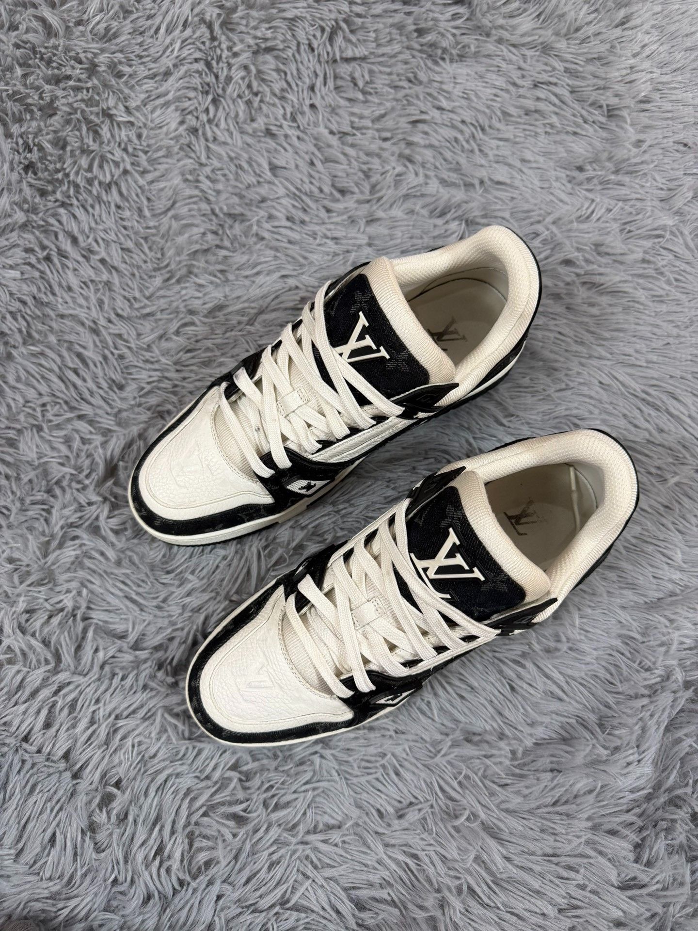 Louis Vuitton Louis Vuitton Training Black Lowtop Sneakers 8 Men Size US 8 / EU 41 - 1 Thumbnail
