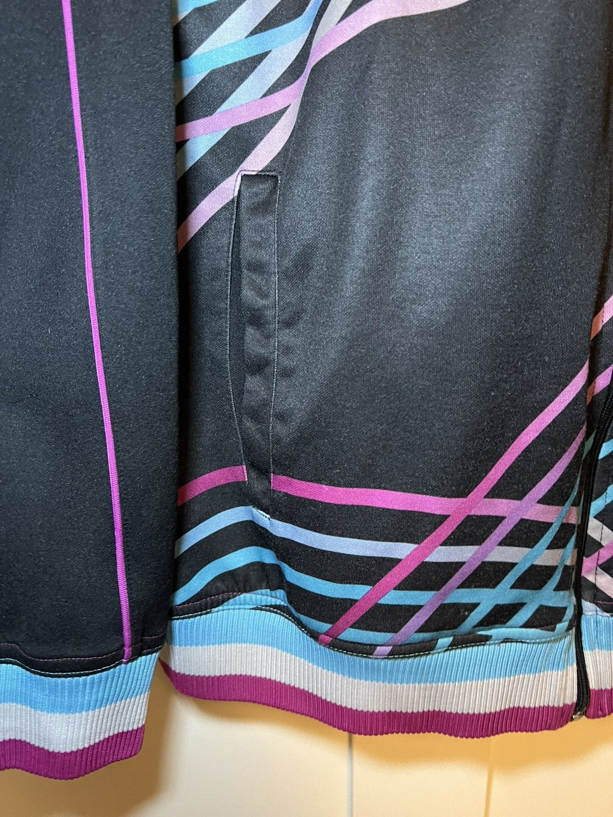 Enyce Vintage Enyce 2000s multi colour zebra aop tracksuit top Size US L / EU 52-54 / 3 - 9 Thumbnail