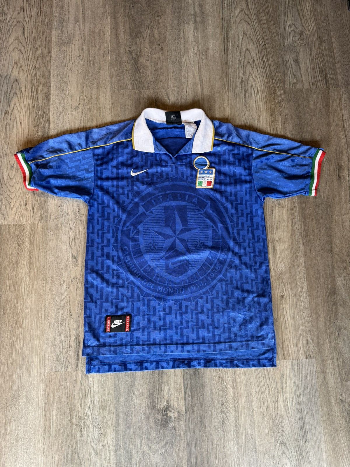 VINTAGE ITALY 1994-1996 HOME JERSEY SHIRT BY NIKE