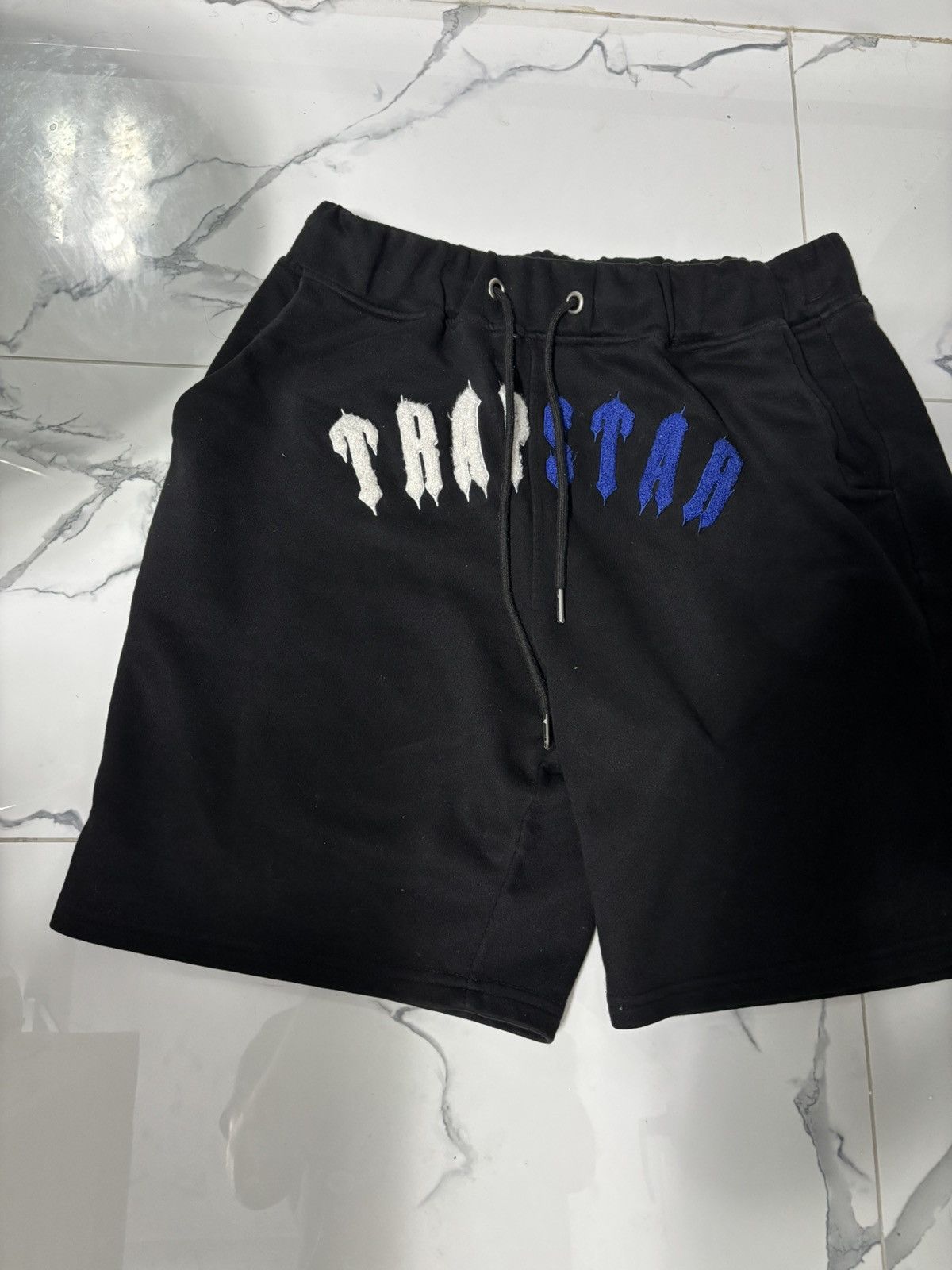 Trapstar London Trapstar Chenille Arch Panel Shorts Size US 33 - 1 Thumbnail
