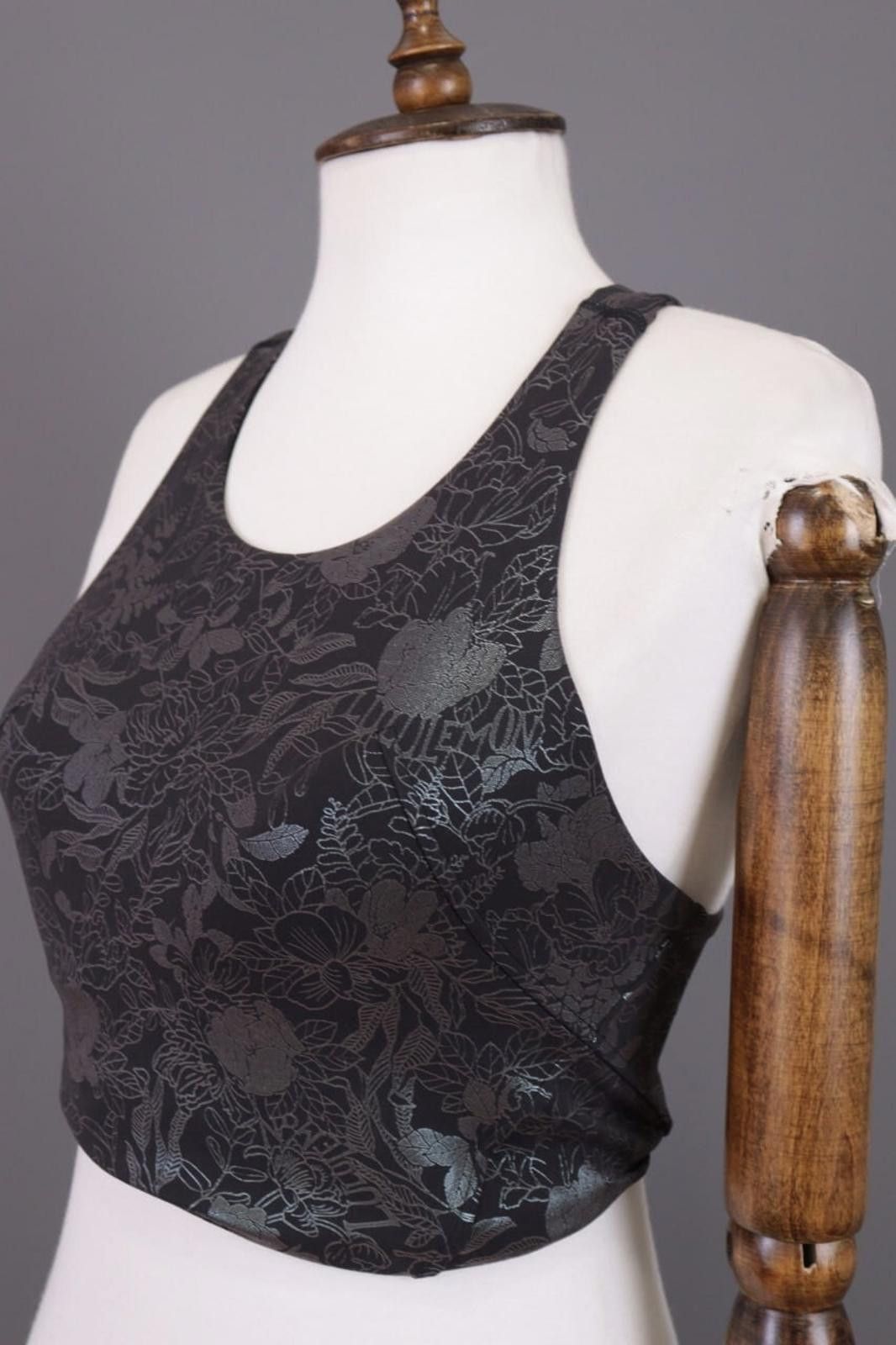 Lululemon Lululemon Athletica Gray Floral Top Sleeveless Shirt Size 6 Size M / US 6-8 / IT 42-44 - 6 Thumbnail