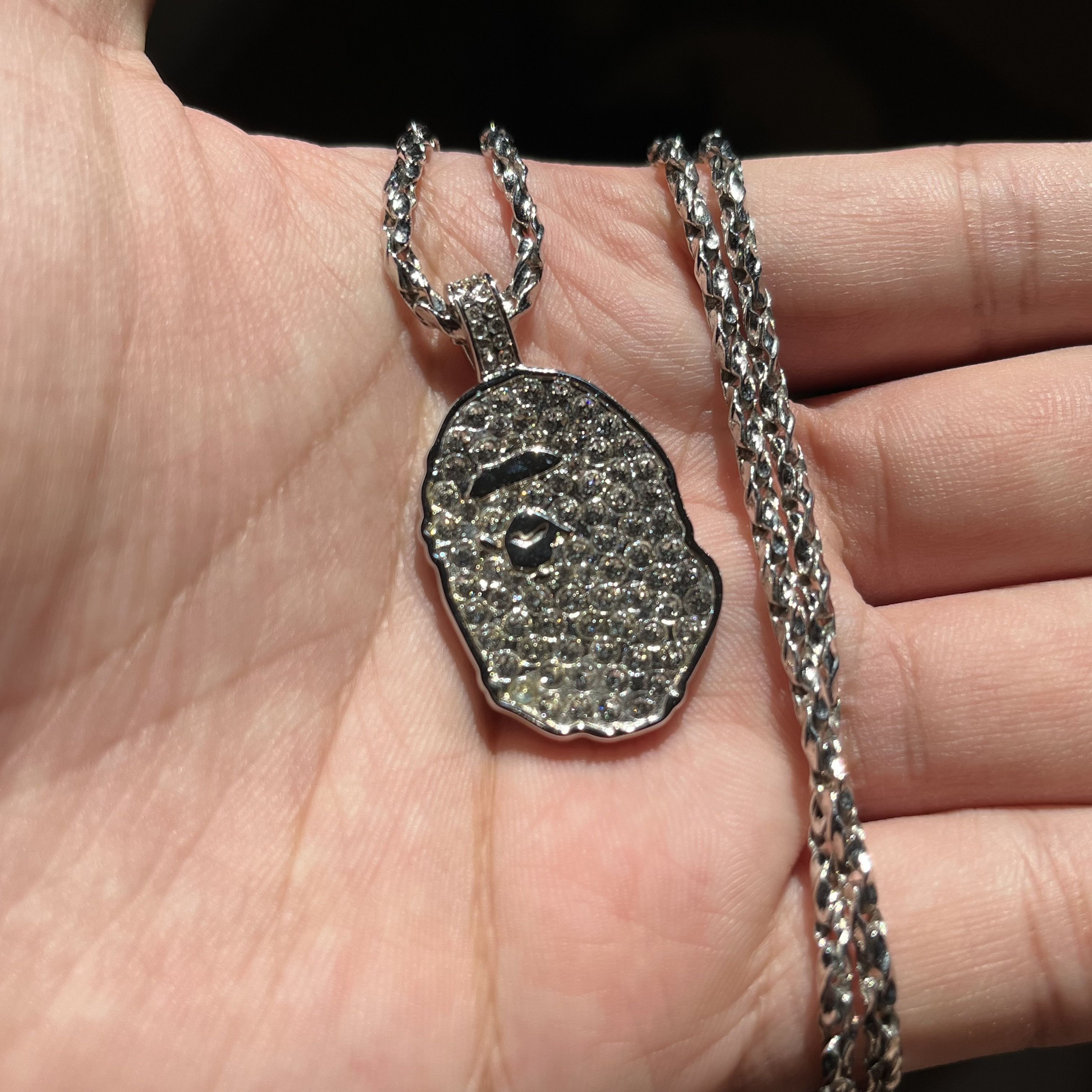 アクセサリー BAPE MILO CRYSTAL STONE NECKLACE BAPE Milo Crystal Stone Necklace (FW22) Gold - FW22 - US