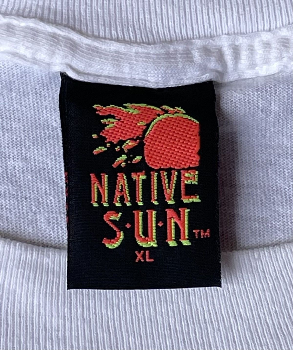 Vintage 1995 Native Sun Signed Hooters Calendars Model T Shirt Size US XL / EU 56 / 4 - 2 Thumbnail