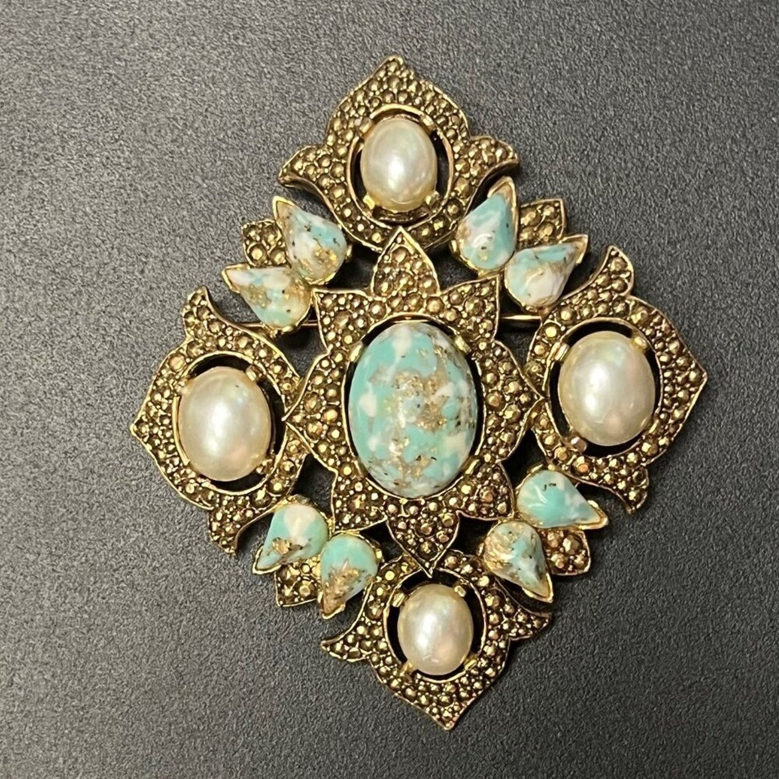 & Other Stories Sara Coventry Goldtone Faux Pearl, Remembrance brooch pin Size ONE SIZE - 1 Preview
