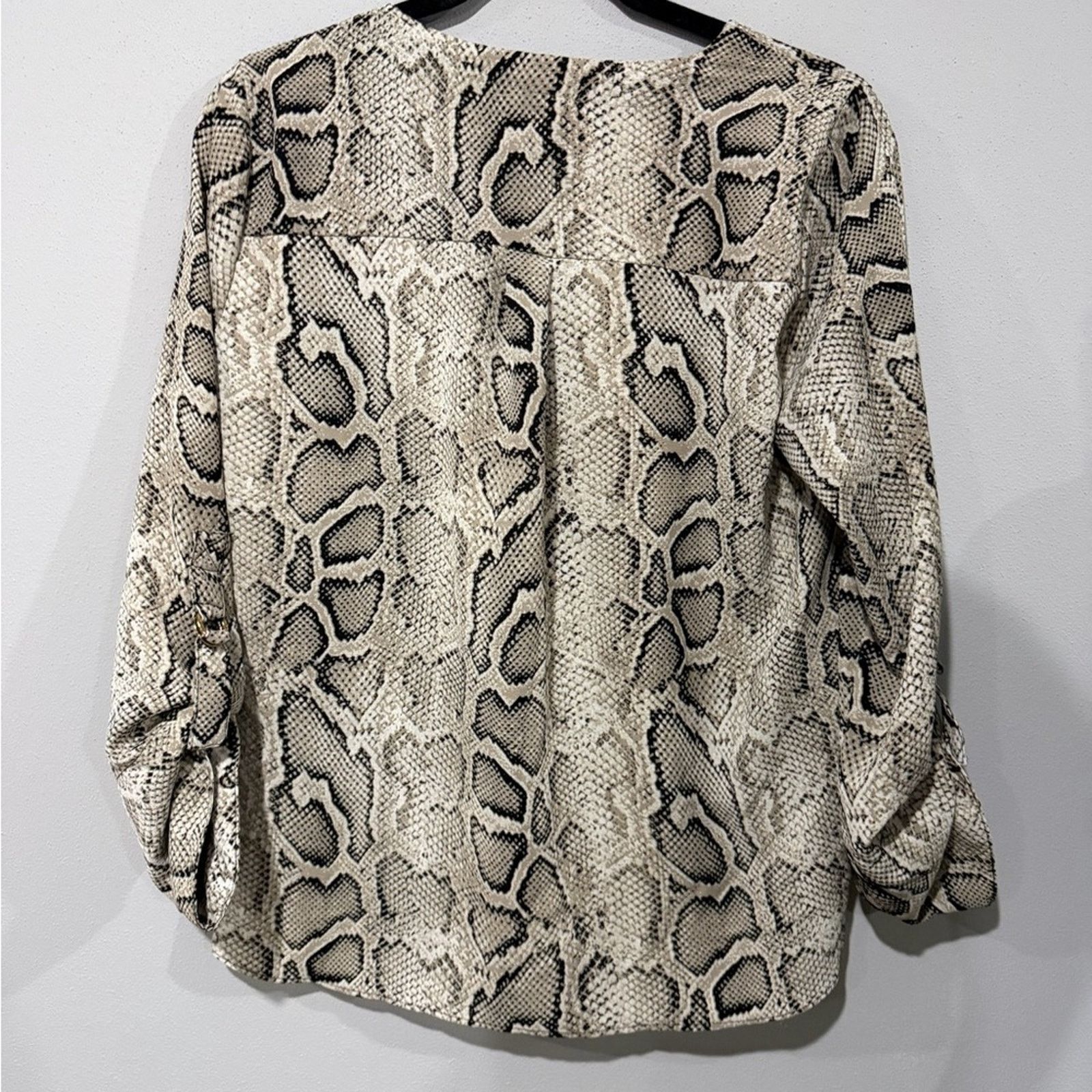 Michael Kors Michael Michael Kors Snakeskin V-Neck Blouse Size Medium Size M / US 6-8 / IT 42-44 - 5 Thumbnail