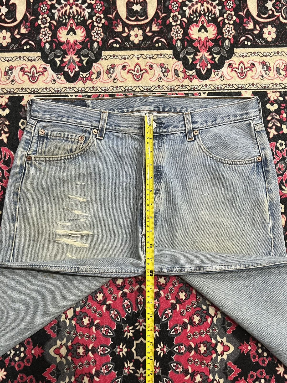 Levi's Vintage 90s Levi’s 501 Buttonfly Light Blue Washed Rip Jeans Size US 36 / EU 52 - 18 Thumbnail