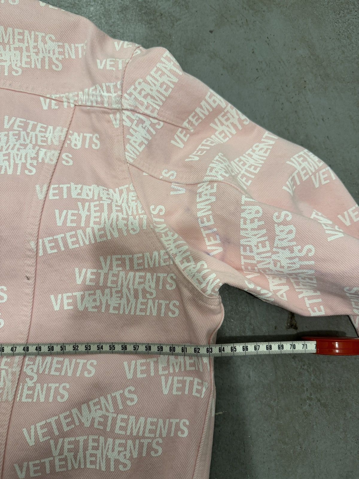 Vetements *RARE* VETEMENTS GVASALIA STAMP AOP DENIM JACKET Size US M / EU 48-50 / 2 - 24 Thumbnail