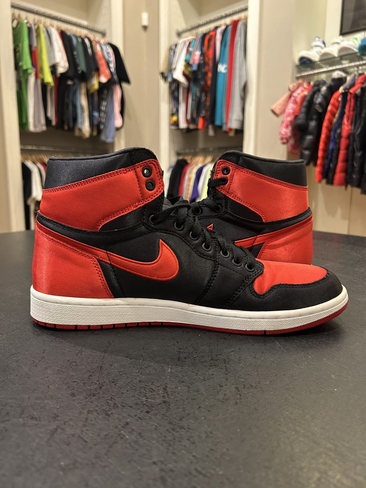Jordan Brand Jordan 1 Retro ‘Satin Banned’ Numbered Pair Size US 10.5 / EU 43-44 - 4 Thumbnail