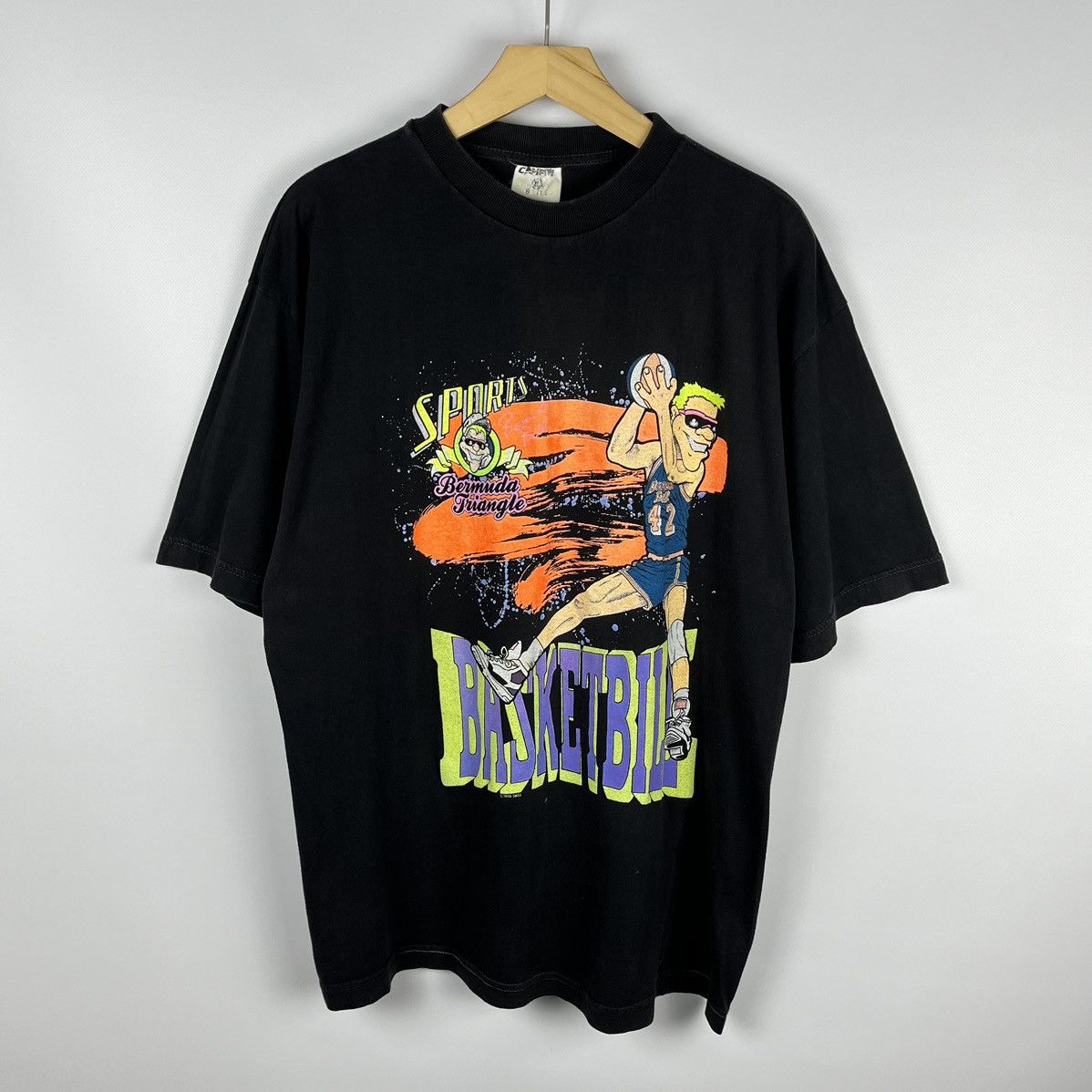 NBA Vintage Bermuda Triangle Basketbill y2k NBA tee 1990 Size US XL / EU 56 / 4 - 1 Thumbnail