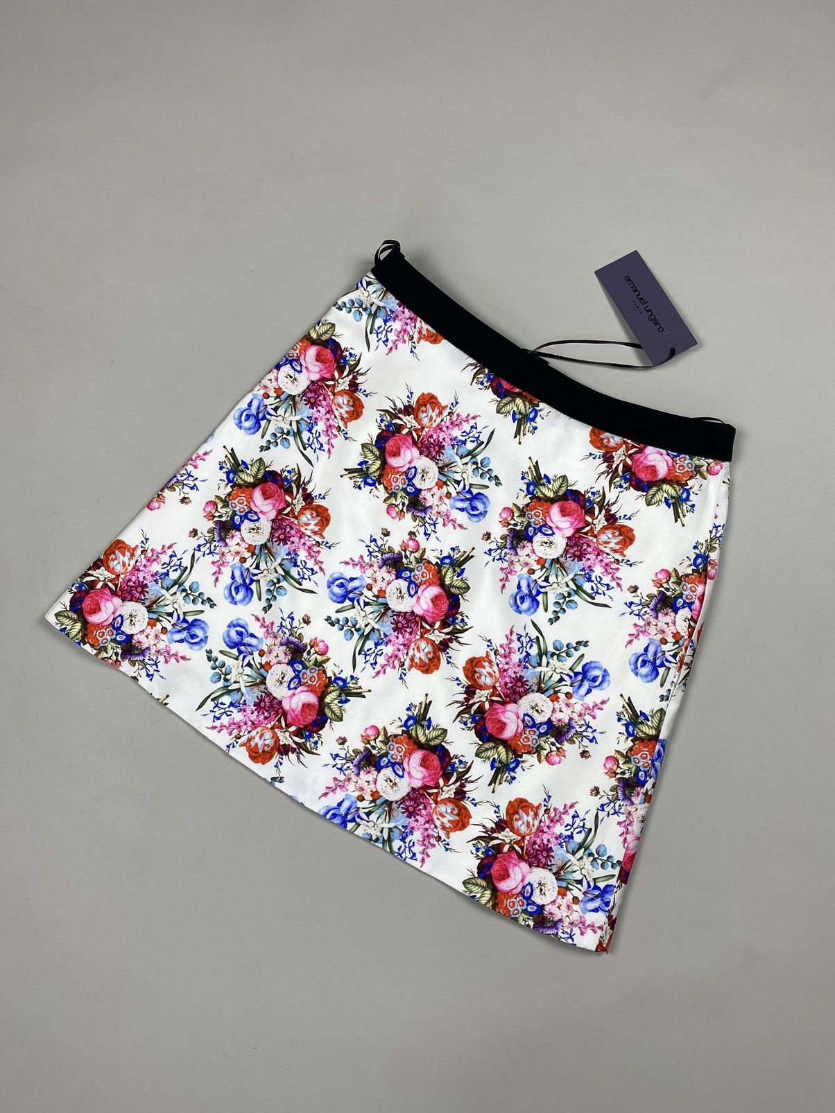 Emanuel Ungaro BNWT! Emanuel Ungaro ladies silk floral patterns skirt Size 27" / US 4 / IT 40 - 20 Thumbnail