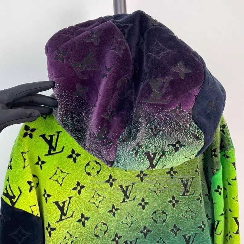 Louis Vuitton Louis Vuitton Black and green gradient full logo zipper ho Size US S / EU 44-46 / 1 - 3 Thumbnail