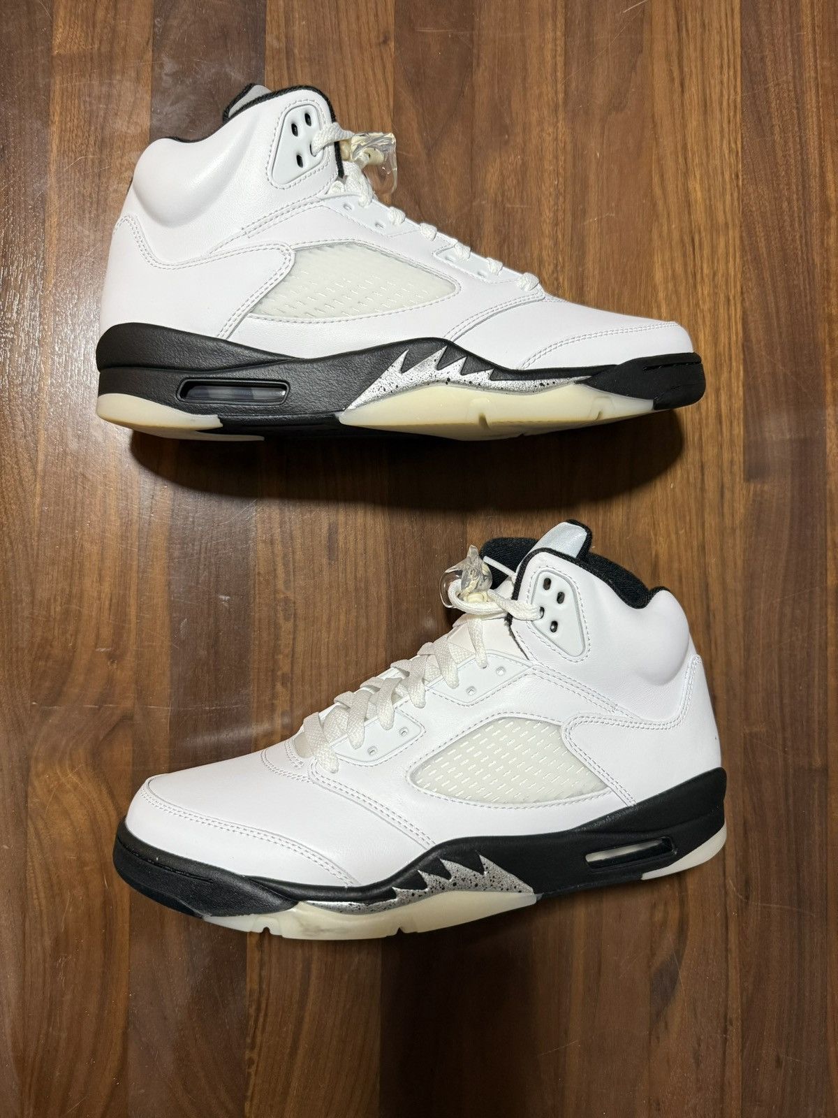 Jordan Brand Nike AIR JORDAN 5 RETRO WHITE AND BLACK (DD0587-110) Size 11 Size US 11 / EU 44 - 2 Thumbnail