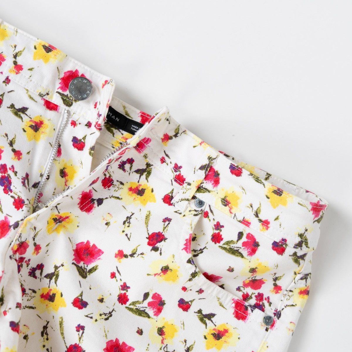 Zara Zara Woman Floral Denim Shorts White Pink Summer Casual Hot Size 30" / US 8 / IT 44 - 3 Thumbnail