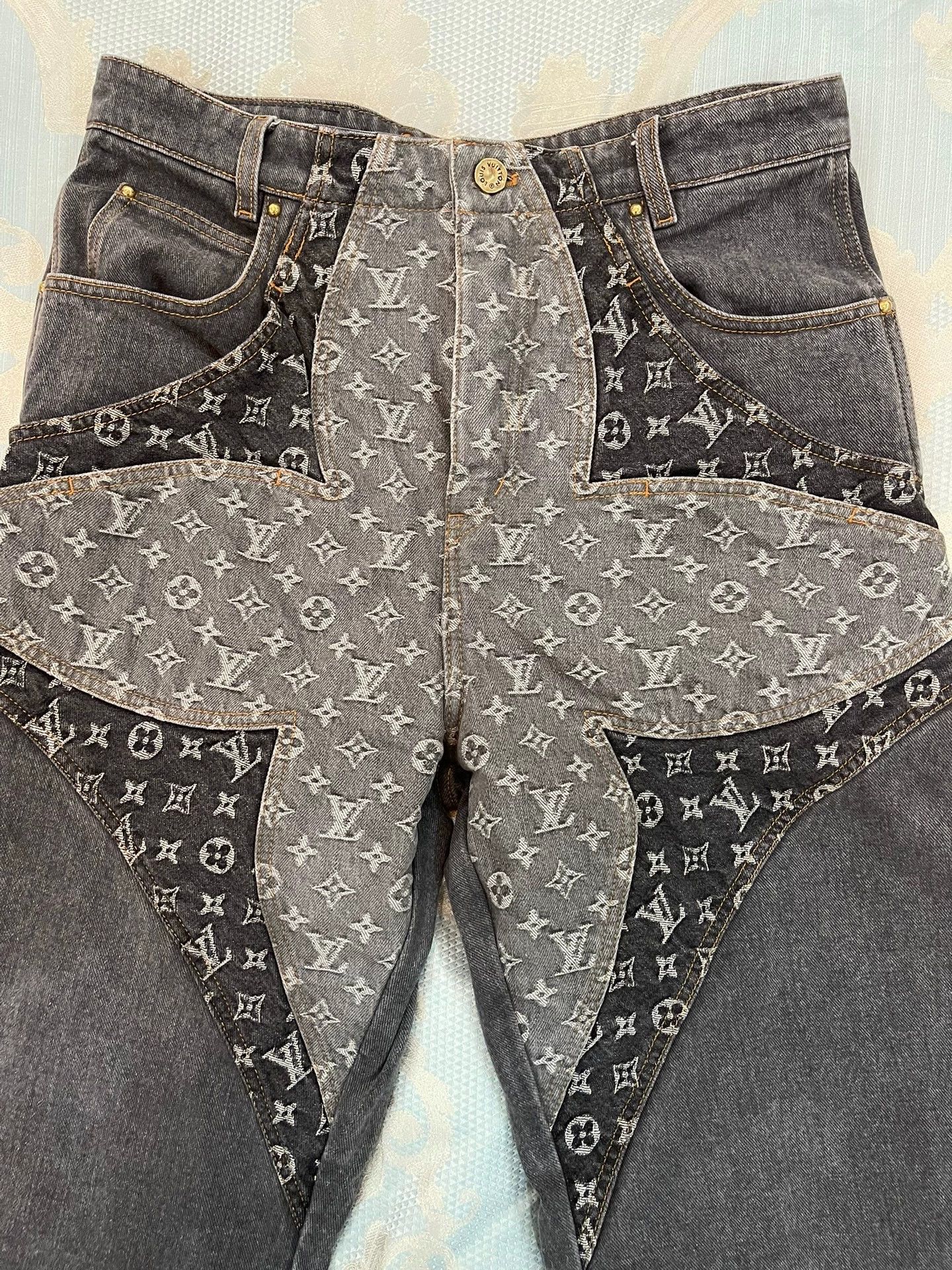 Louis Vuitton LV Monogram Full Logo Jeans 32 NWT Authentic Size US 32 / EU 48 - 2 Thumbnail