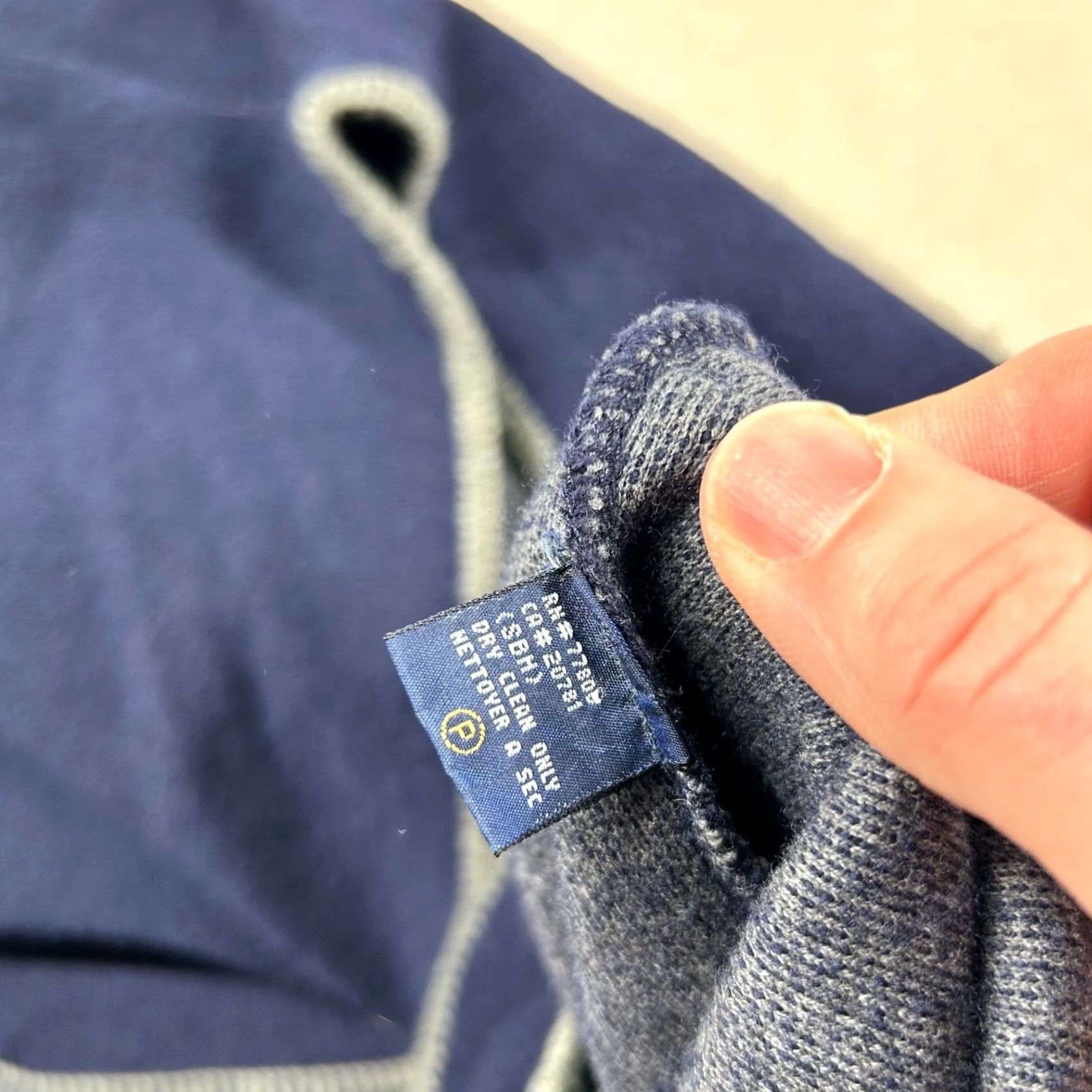 Tommy Hilfiger VINTAGE Tommy Hilfiger Vest Mens XL Boiled Wool Navy Blue 90s Preppy Wool Blend Button Knit/Flannel 90s Mens Vest Tommy Hilfiger Blue XL Size US XL / EU 56 / 4 - 4 Thumbnail
