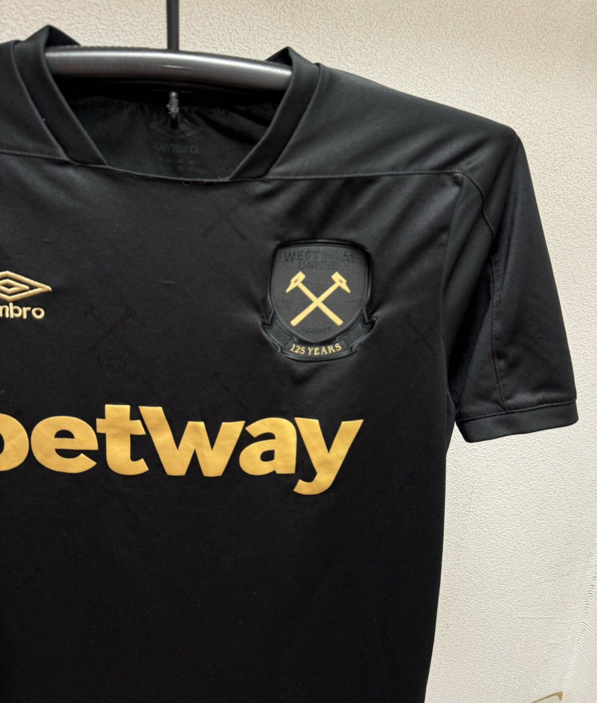 Umbro West Ham United umbro soccer jersey L monogram Size US L / EU 52-54 / 3 - 3 Thumbnail