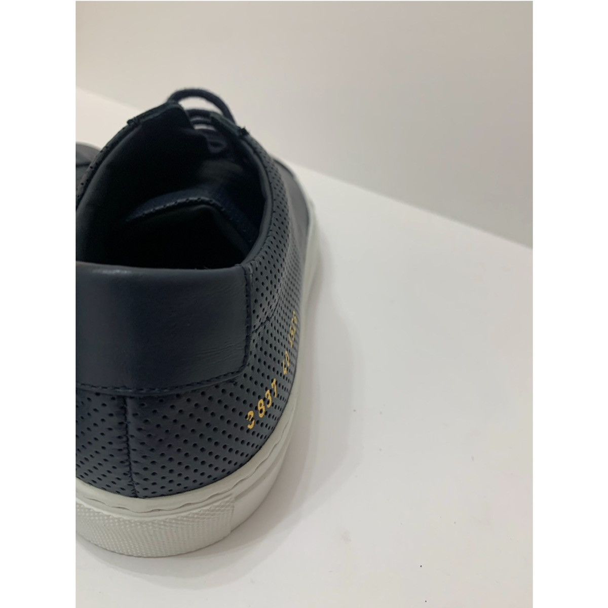 Common Projects COMMON PROJECTS NAVY ACHILLES LOW LEATHER SNEAKER Size US 10 / IT 40 - 3 Thumbnail