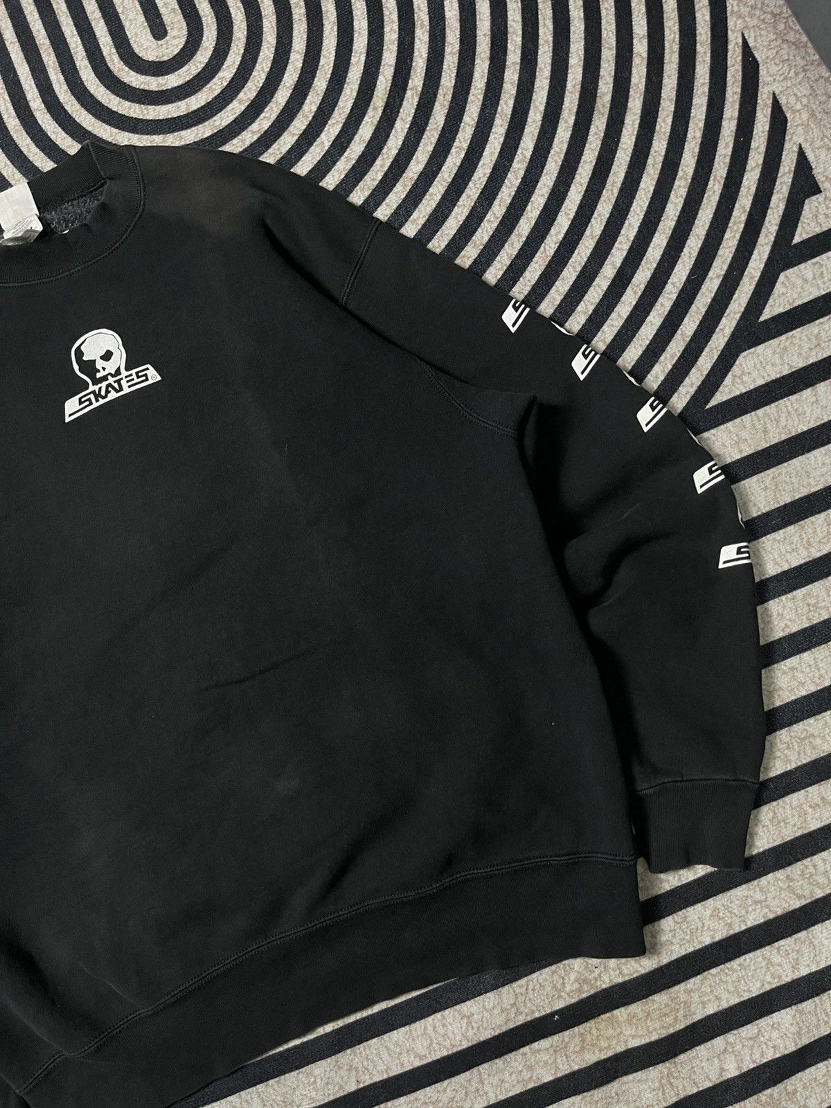 Fruit Of The Loom 90s OG SKULL SKATES SKATEBOARD SWEATSHIRT SUN FADED Size US XL / EU 56 / 4 - 4 Thumbnail