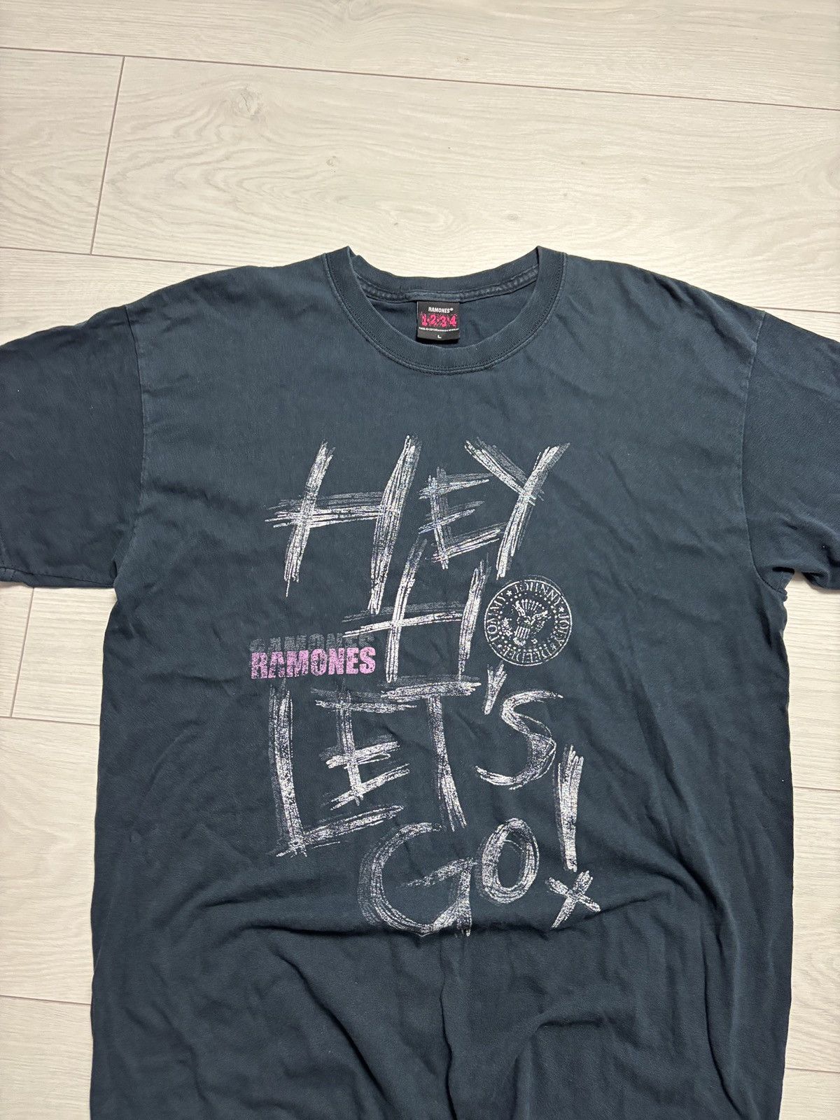 Band Tees RAMONES VINTAGE Y2K FADED T-SHIRT Size US L / EU 52-54 / 3 - 2 Thumbnail