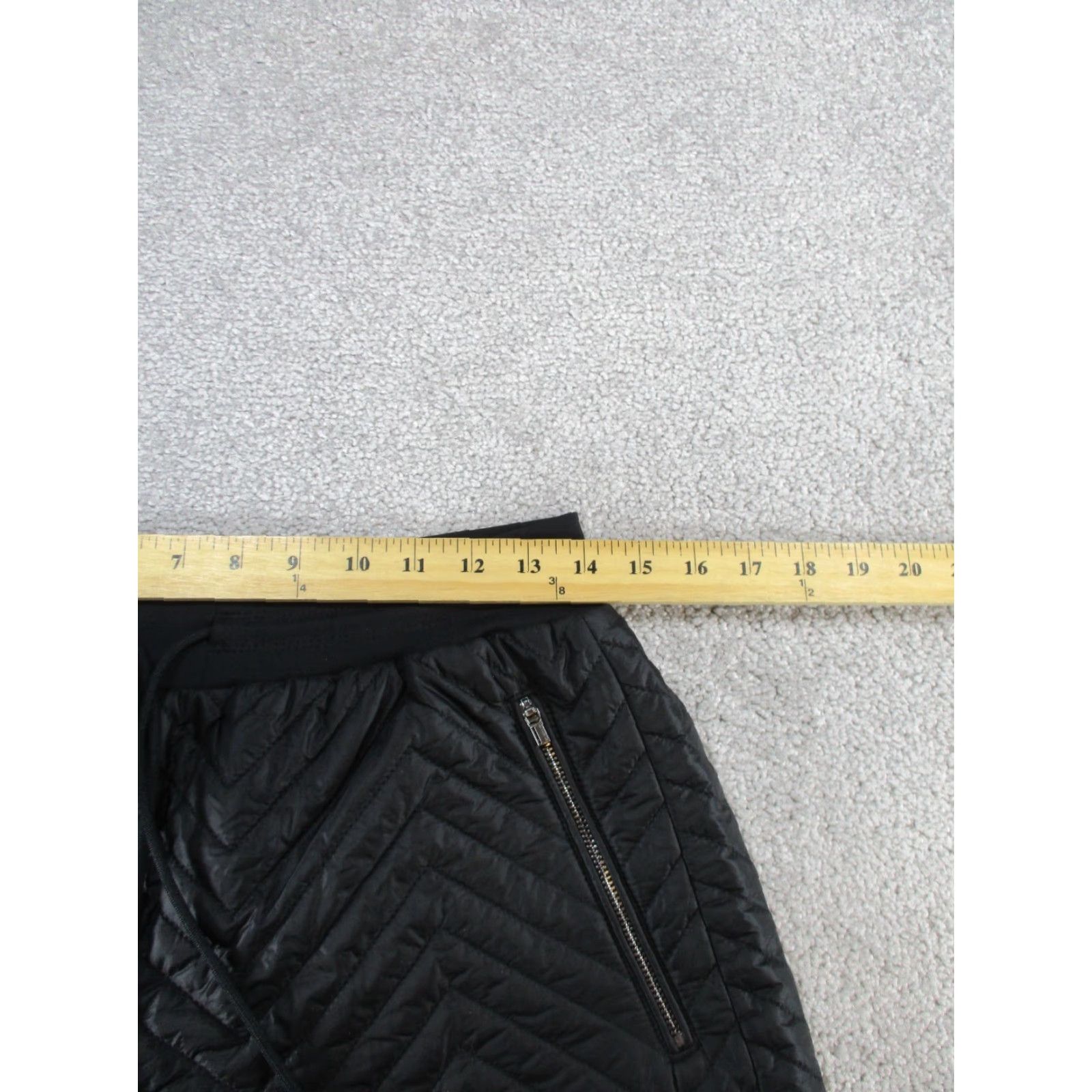 Athleta Athleta Womens 2 Black Quilted Insulated Apres Ski Shorts Sweat Skiing Activewear Casual Travel Size 26" / US 2 / IT 38 - 5 Thumbnail