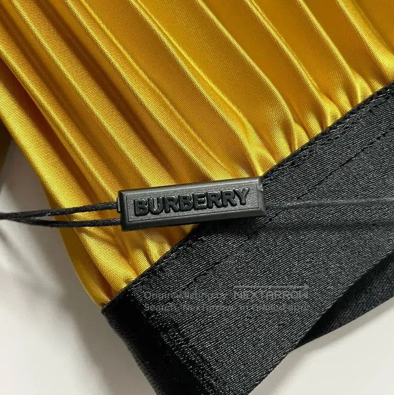 Burberry Burberry Yellow Cotton Pleated Skirt. Size 22" - 3 Thumbnail