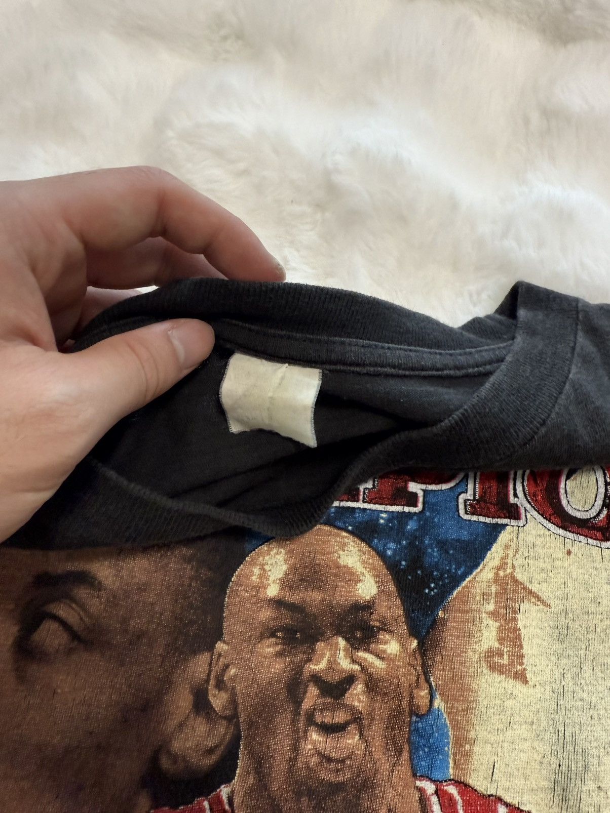Vintage Vintage 1997 NBA World Champions Chicago Bulls Rap Tee Size US XL / EU 56 / 4 - 6 Thumbnail