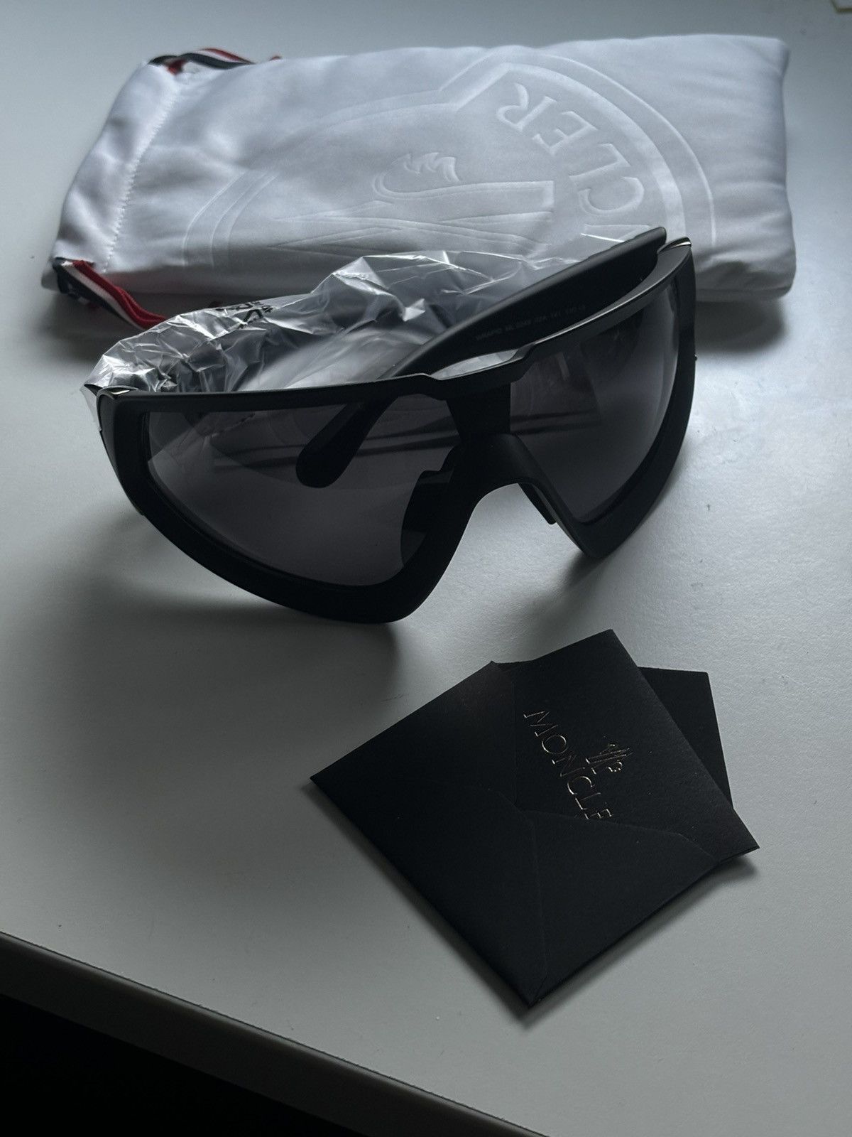 Moncler Moncler wrapid shield Sunglasses Size ONE SIZE - 1 Thumbnail