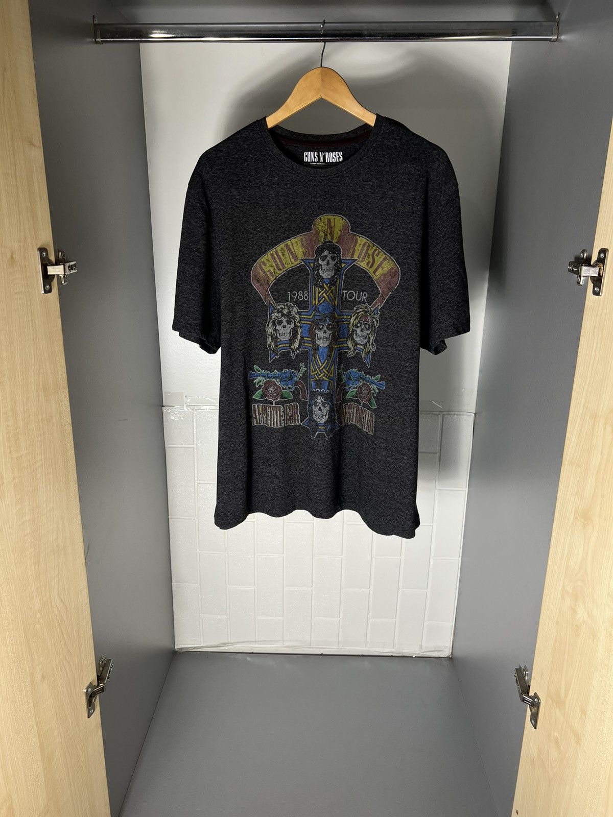 Band Tees VINTAGE GUNS N ROSES WORLD TOUR ROCK T-SHIRT METAL Y2K 90s Size US XXL / EU 58 / 5 - 1 Thumbnail
