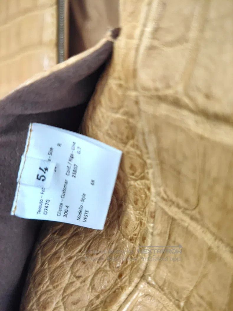 Brioni Brioni Golden bay crocodile whole skin vest Size US XL / EU 56 / 4 - 8 Thumbnail