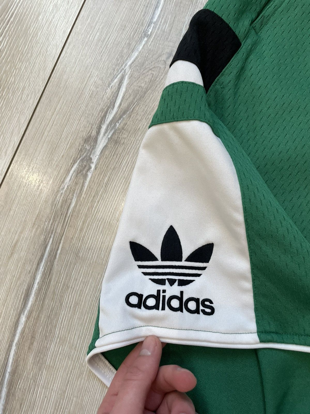 Adidas × NBA × Vintage Vintage Adidas Boston Celtics NBA Shorts Mens L Green Size US 34 / EU 50 - 2 Thumbnail