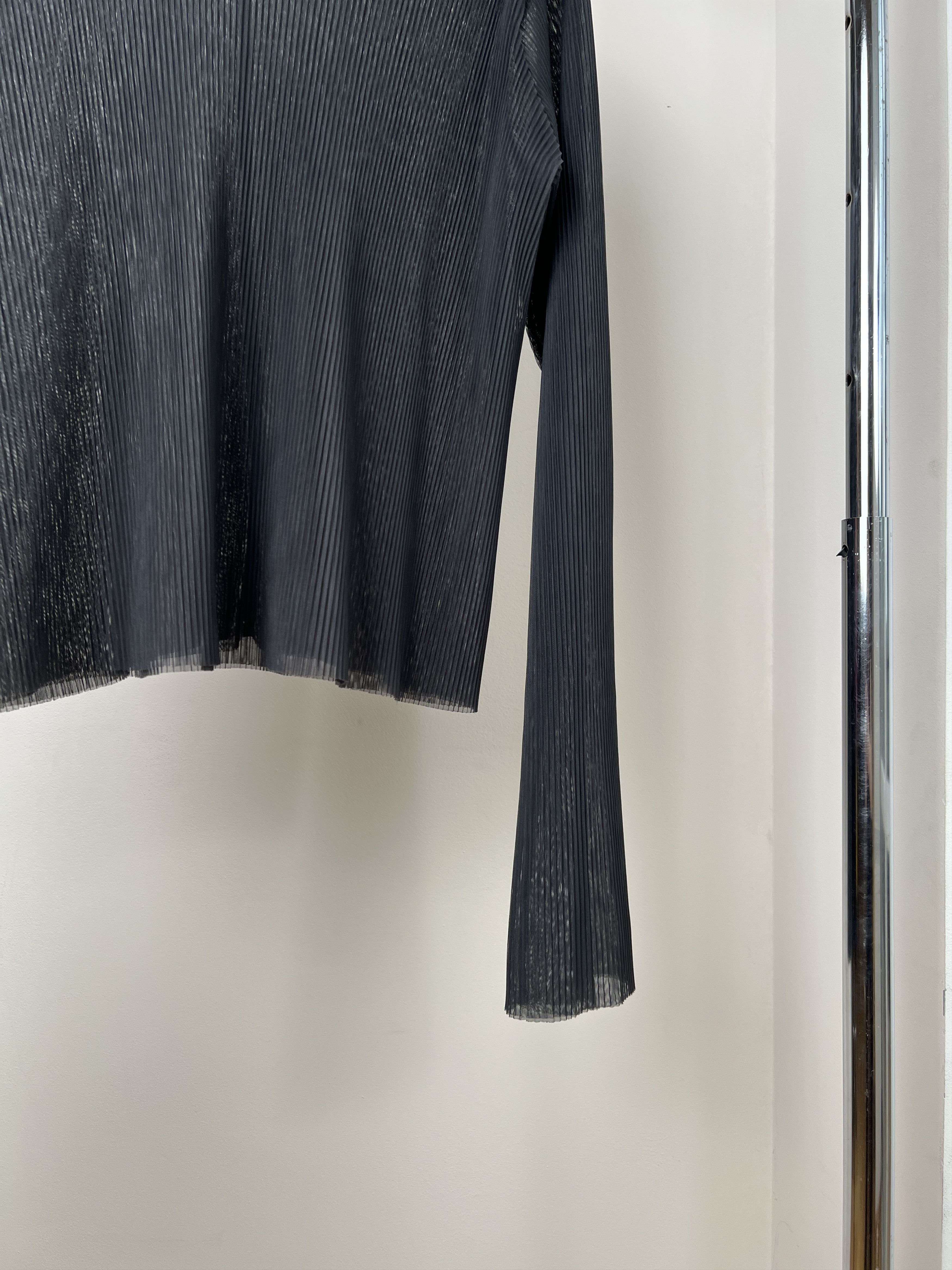 Other NKTRMNV PLISSE LONGSLEEVE Size US L / EU 52-54 / 3 - 5 Thumbnail