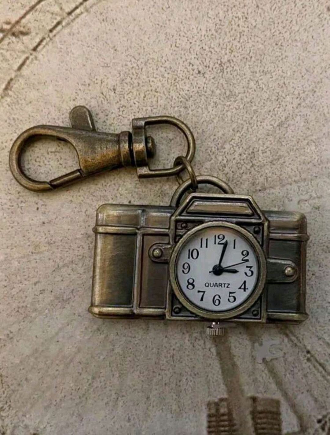 Jewelry Camera watch vintage bronze keychain Size ONE SIZE - 2 Thumbnail