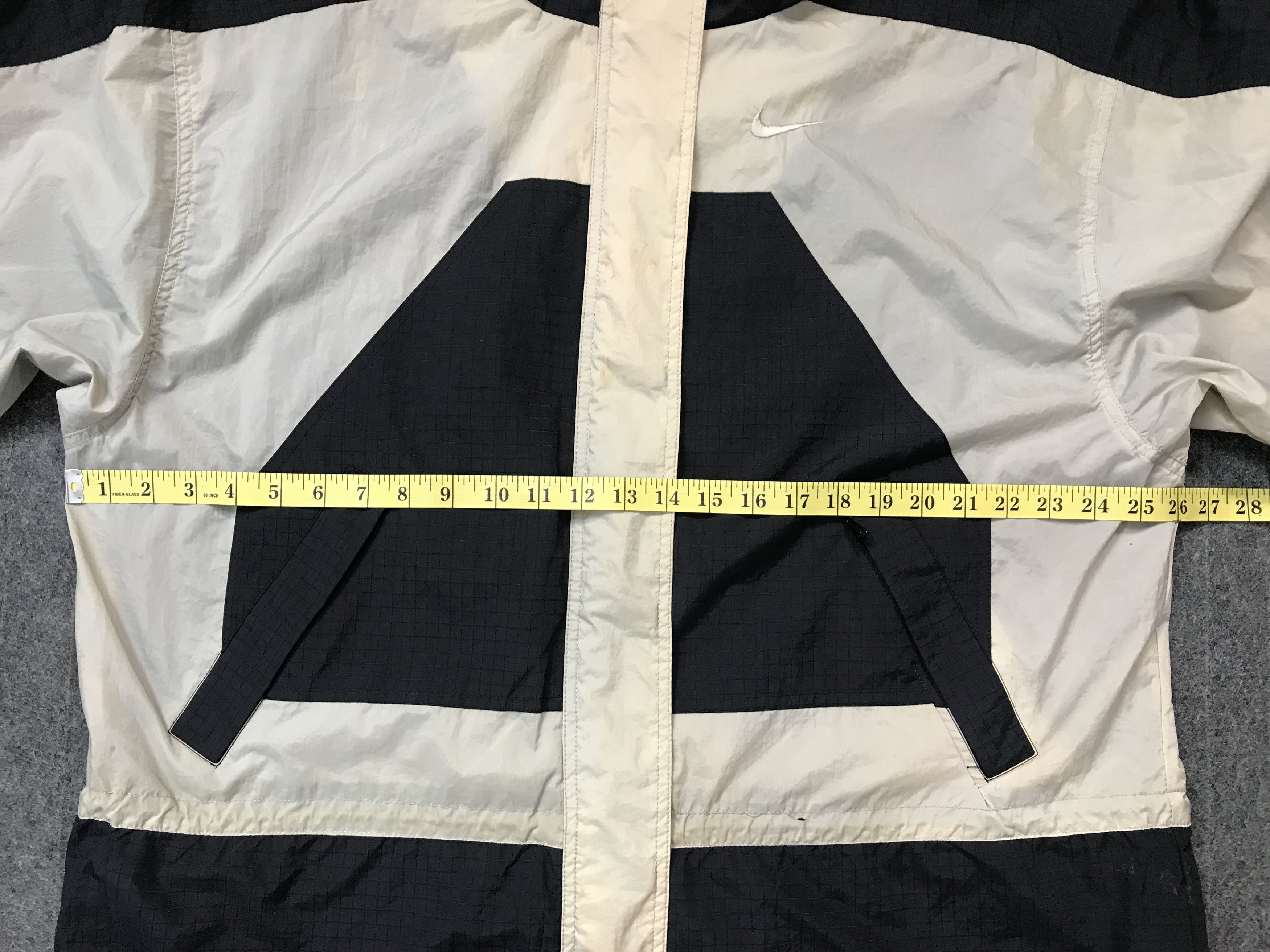 Nike 90s Nike Medium Logo Nylon Windbreaker Jacket Drill Size US L / EU 52-54 / 3 - 10 Thumbnail