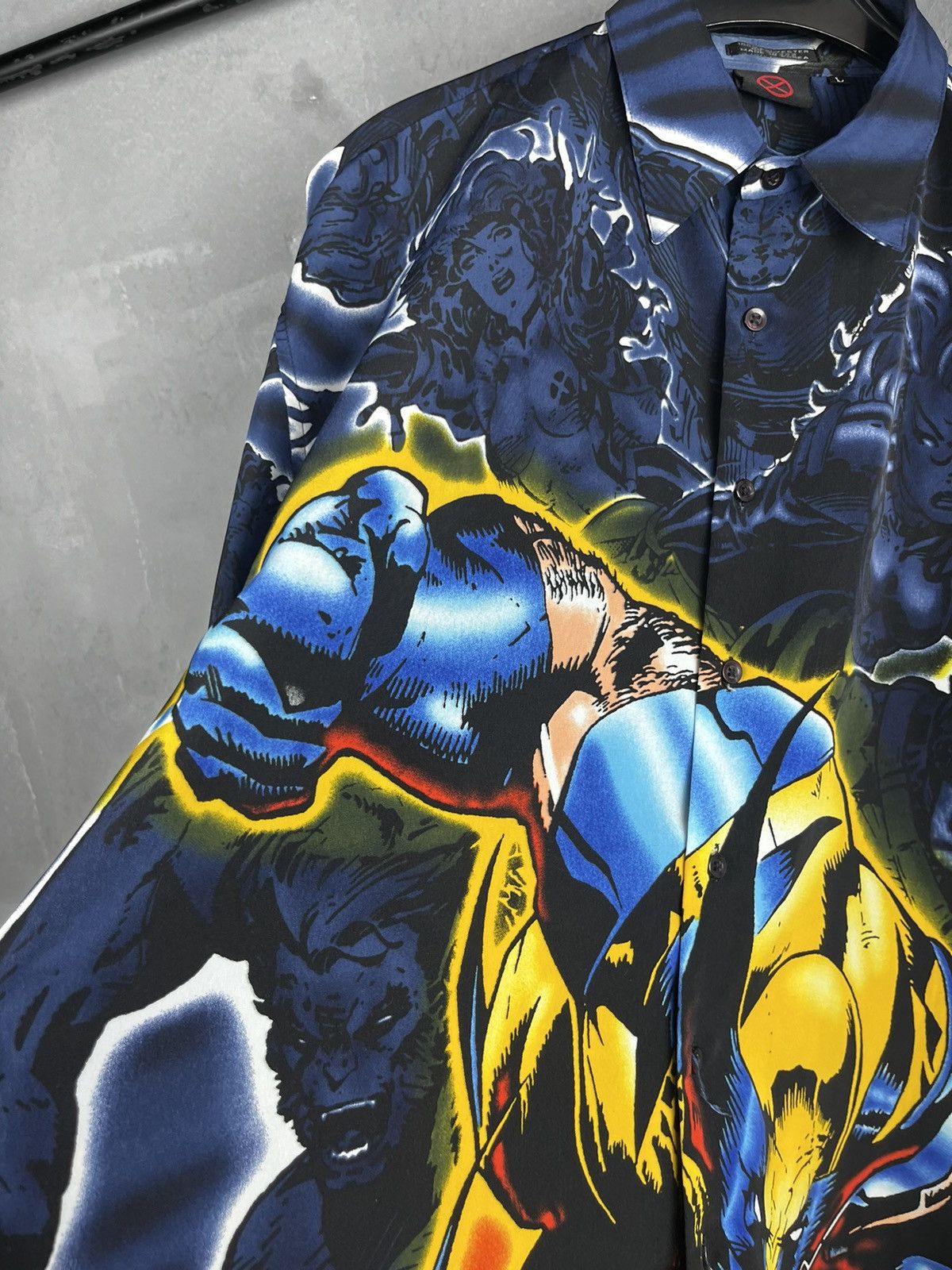 Marvel Comics × Vintage Vintage 2001 button shirt crazy wolverine graphics rare L Size US L / EU 52-54 / 3 - 6 Thumbnail
