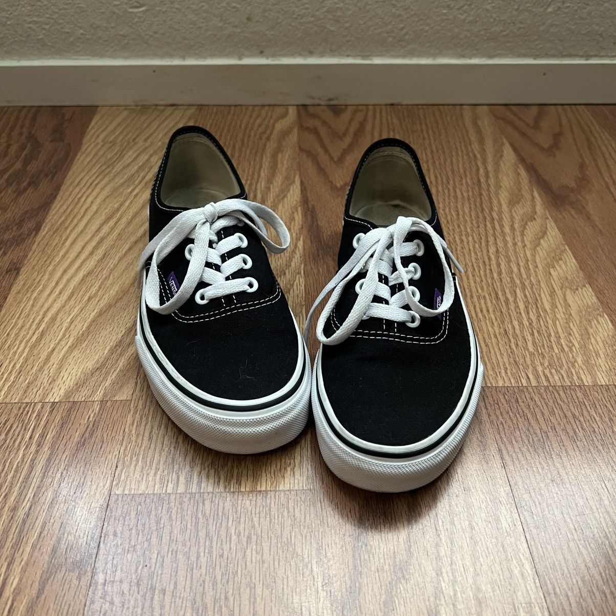 Vans Authentic Black Vans Low-Top Sneakers Women’s Size 7 Size US 7 / IT 37 - 1 Thumbnail