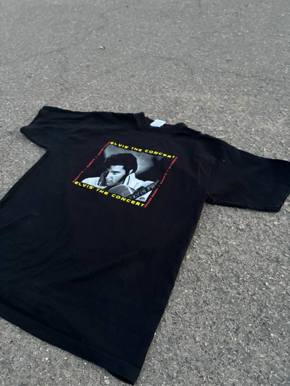 Vintage Vintage Y2K Elvis Presley Wolrd Tour 2001 The Concert T Shir Size US XL / EU 56 / 4 - 1 Thumbnail