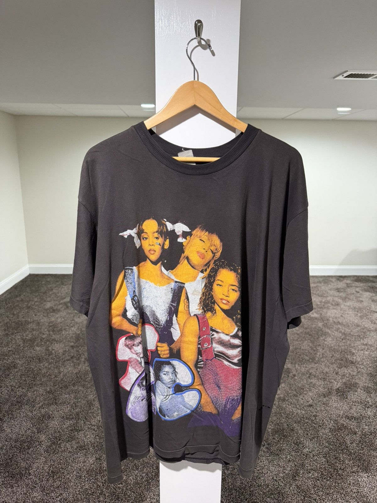 Vintage Vintage TLC “Diggin’ On You” 90’s Single Stitch Rap Tee Size US XXL / EU 58 / 5 - 1 Thumbnail