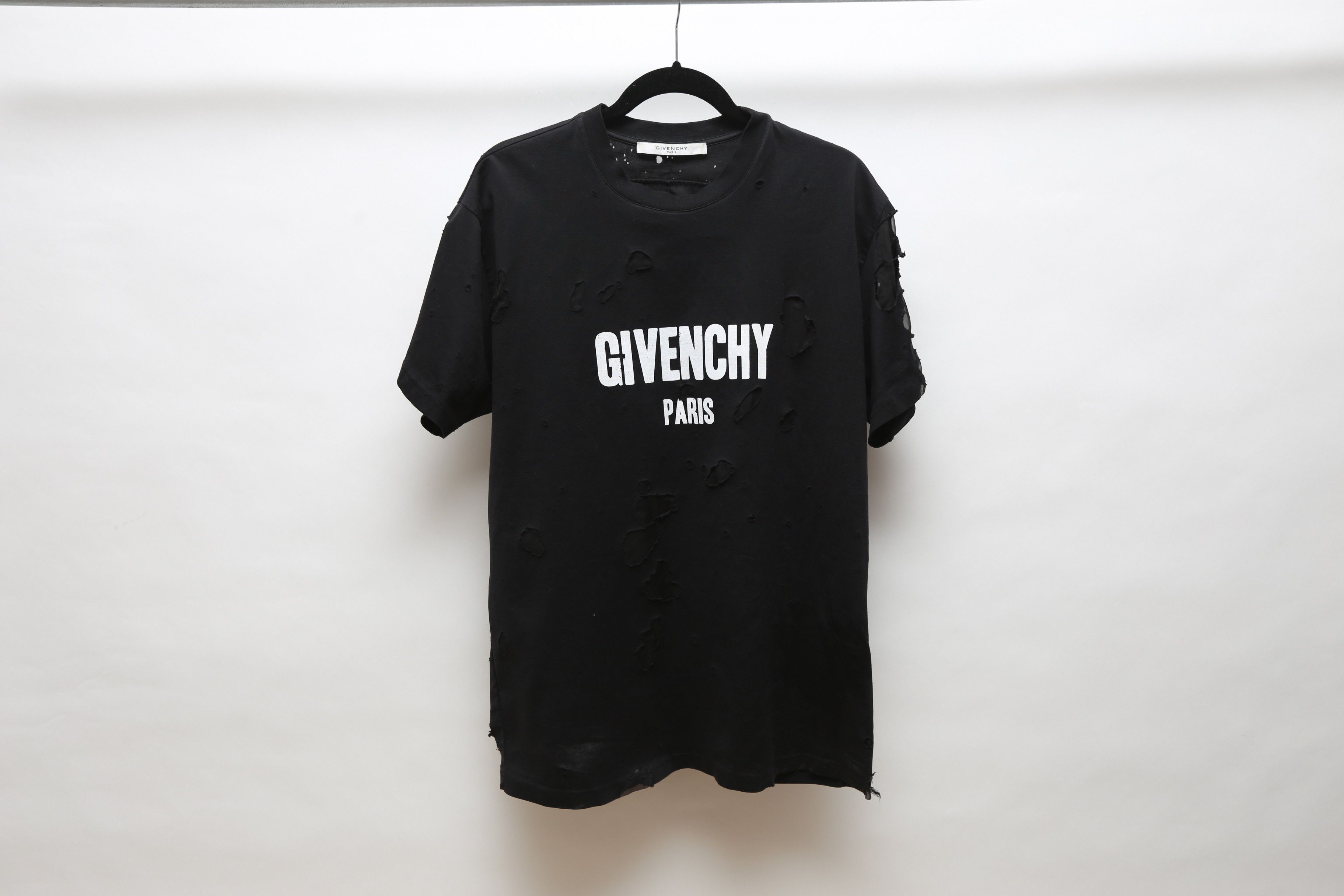 Givenchy Destroyed Logo TShirt Size US S / EU 44-46 / 1 - 1 Thumbnail
