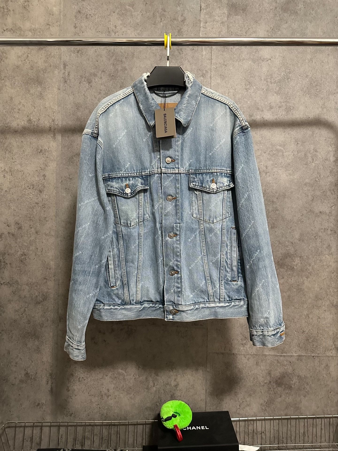 Balenciaga Balenciaga Washed Blue Distressed Denim Jacket Size US M / EU 48-50 / 2 - 1 Thumbnail