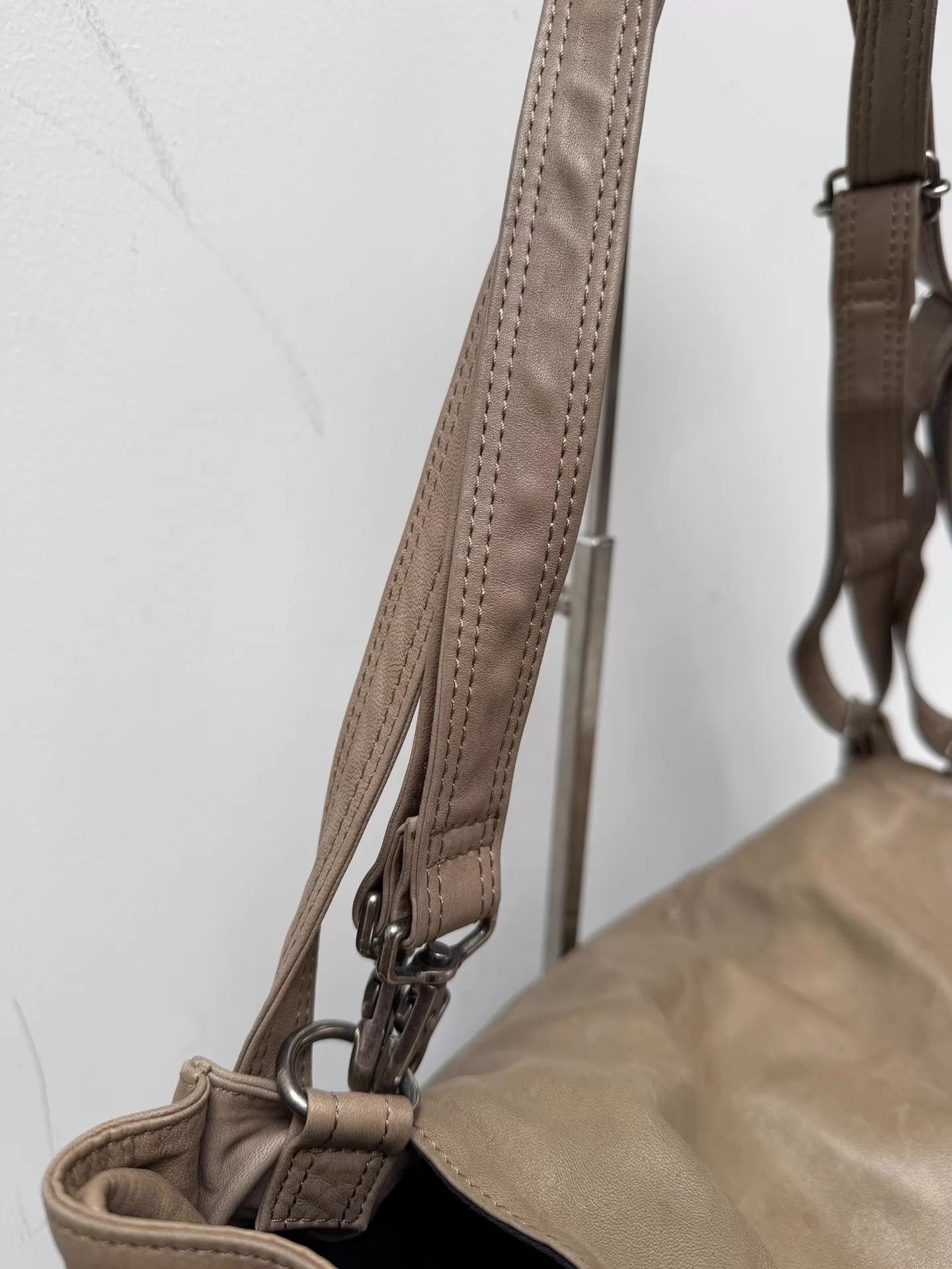 Yohji Yamamoto Yohji Yamamoto Y's Horse Leather Beige Flap 2way Crossbody Size ONE SIZE - 5 Thumbnail