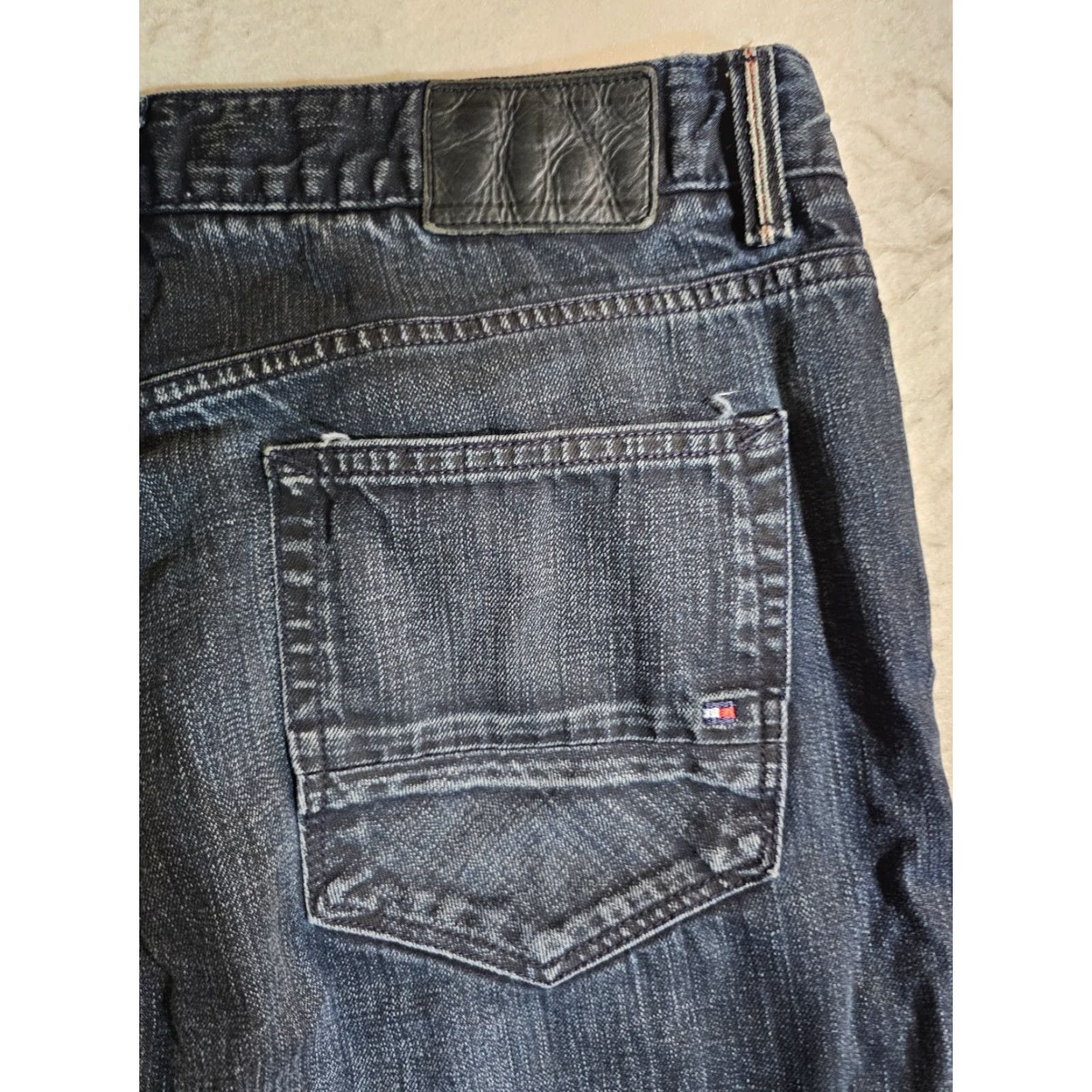 Tommy Hilfiger VINTAGE Tommy Hilfiger Jeans Denim 5 Pocket Mens Size 36x34 Dark Wash 90s USA Size US 36 / EU 52 - 4 Thumbnail
