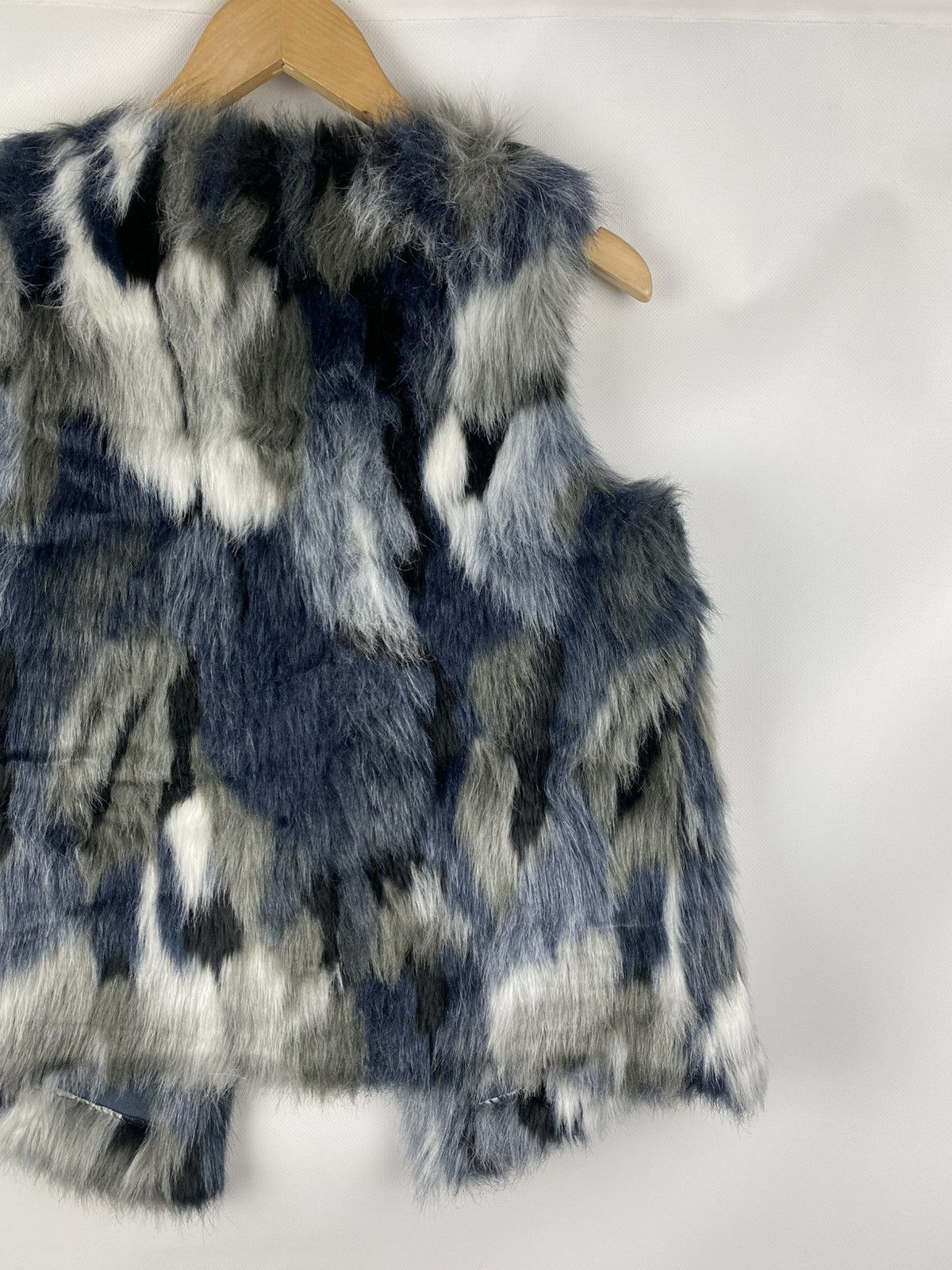 Armani Armani Jeans Ladies Faux Fur Sleeveless Vest Waistcoat Size M / US 6-8 / IT 42-44 - 13 Thumbnail